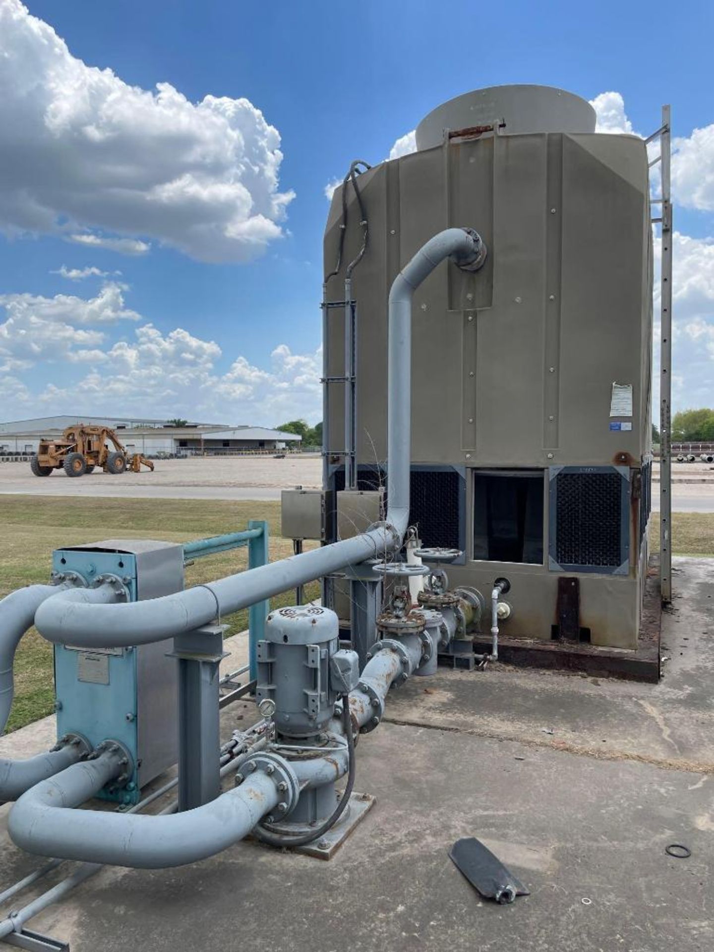 Delta Cooling Tower 700 GPM - Image 2 of 6