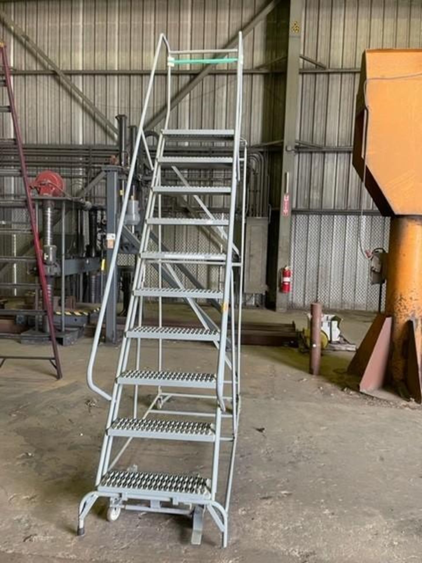 8' 6" Mobile Ladder - Image 2 of 2