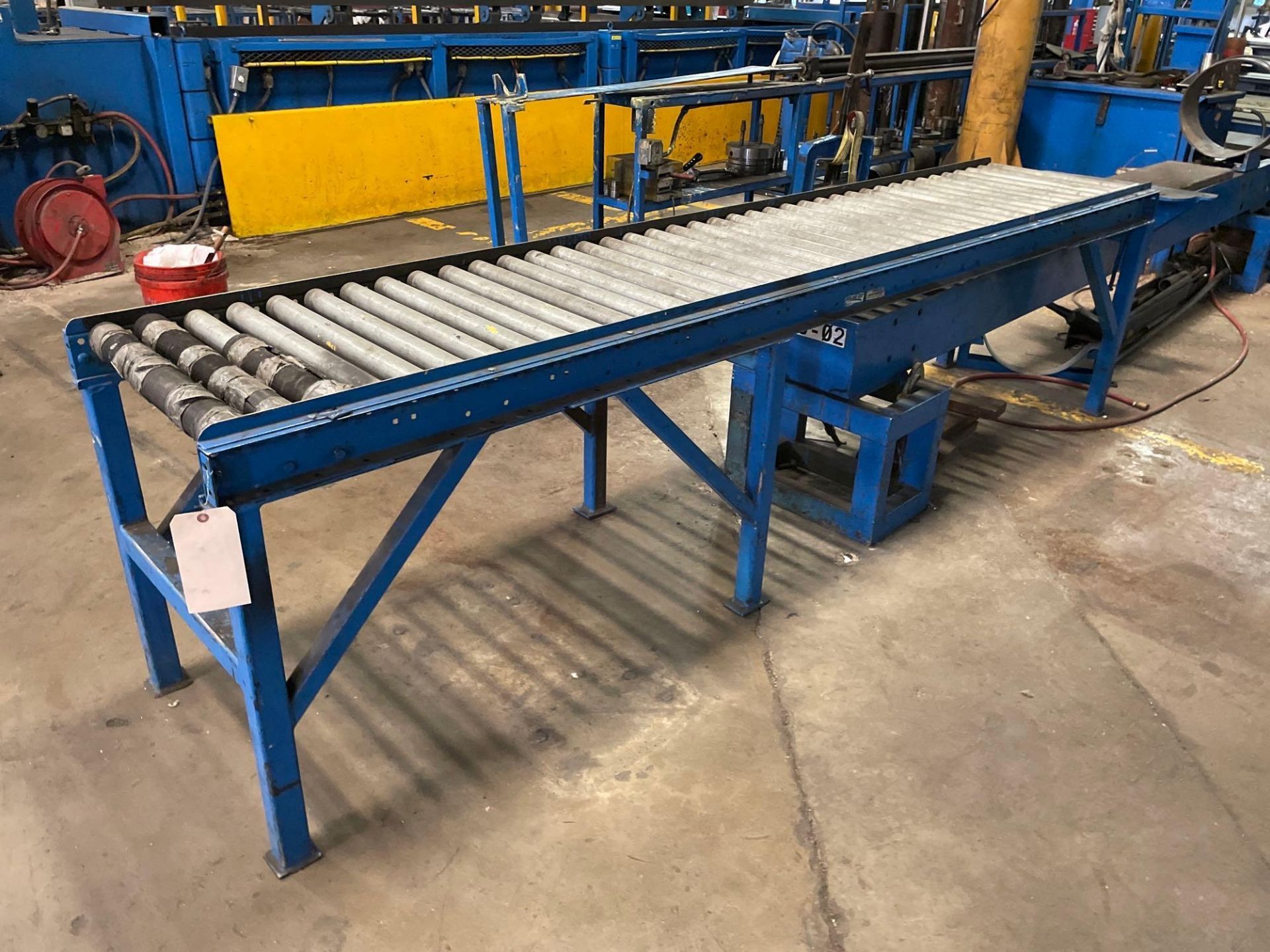 Large Hydraulic 2" Bearing Push/Pull Assembly Stand with 10' X 22" Conveyor - Image 3 of 9