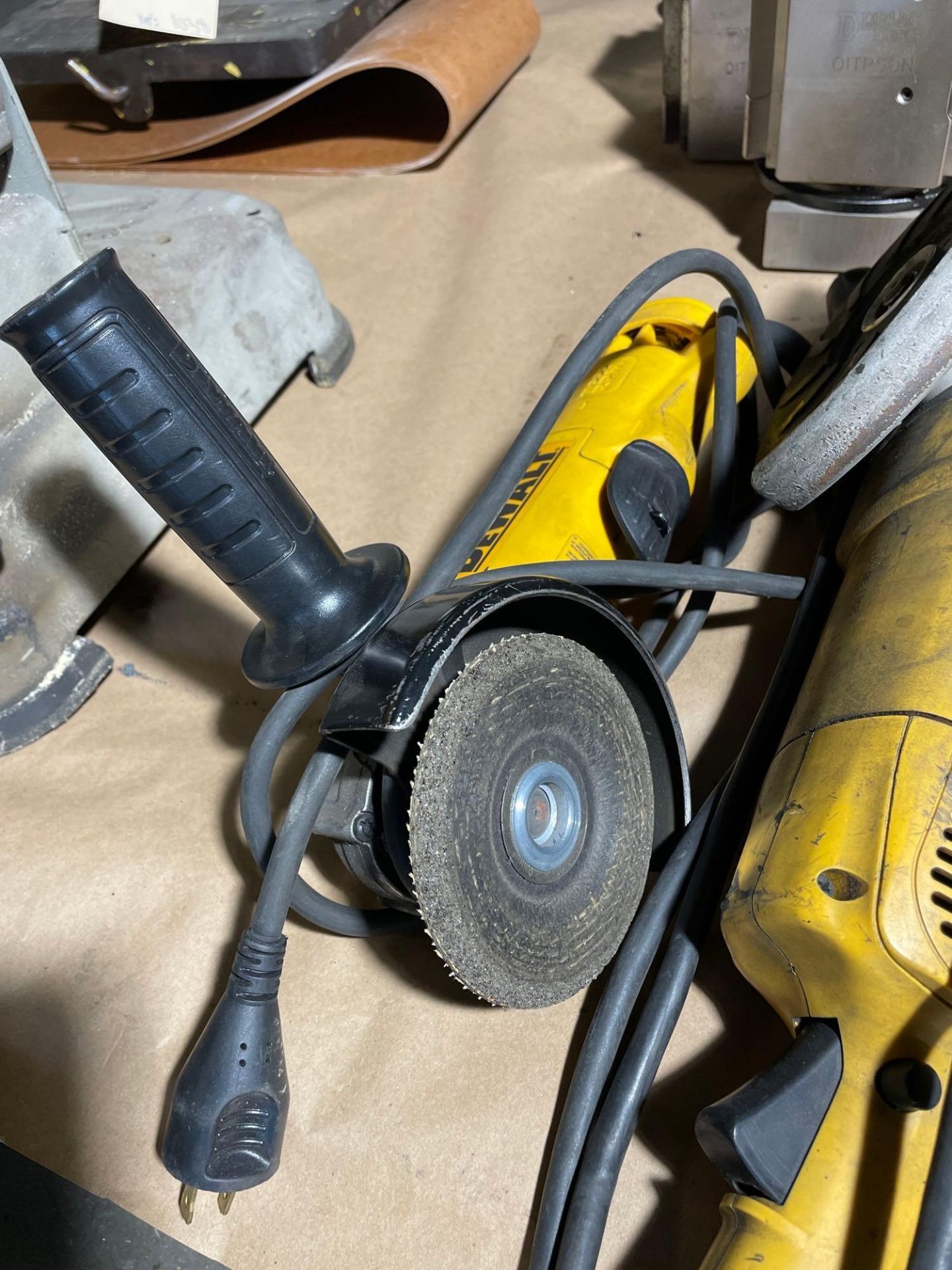 Lot of 2: (1) Dewalt 4 1/2" Angle Grinder DWE402N, (1) Dewalt 7" Angle Grinder DW480 - Image 3 of 4