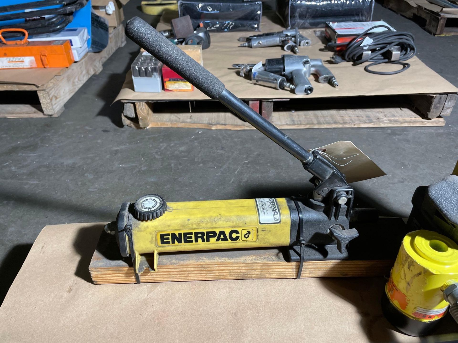 Lot of 2: Enerpac Pump Flow Model PUJ1200B, Enerpac Pump Hand - Image 3 of 5