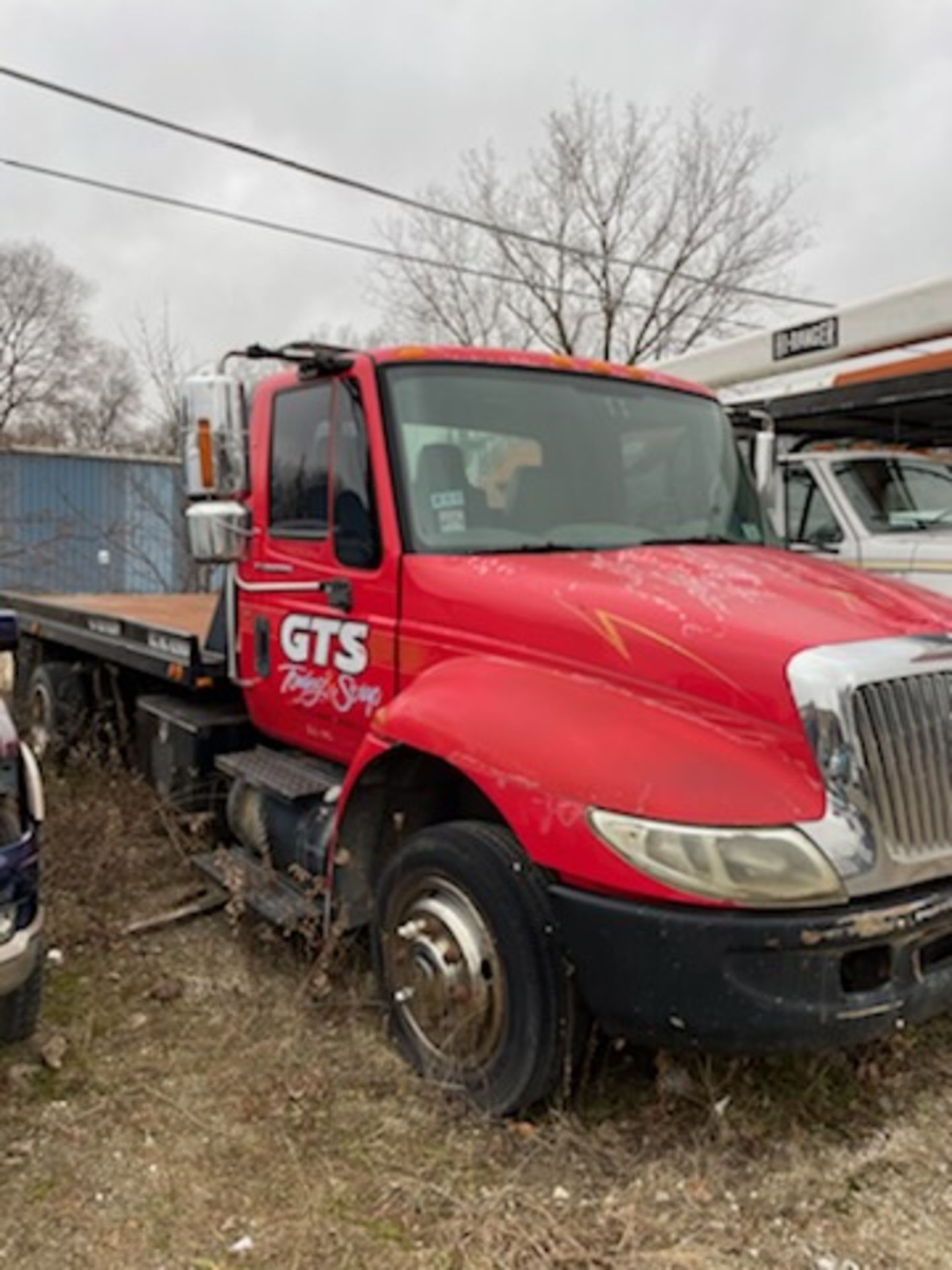 INTERNATIONAL 4200 SBA SBA 19 FT S/A ROLLBACK TOW TRUCK VIN: 1HTMPAFM53H585177 (2003) VT365, 6.0 L,