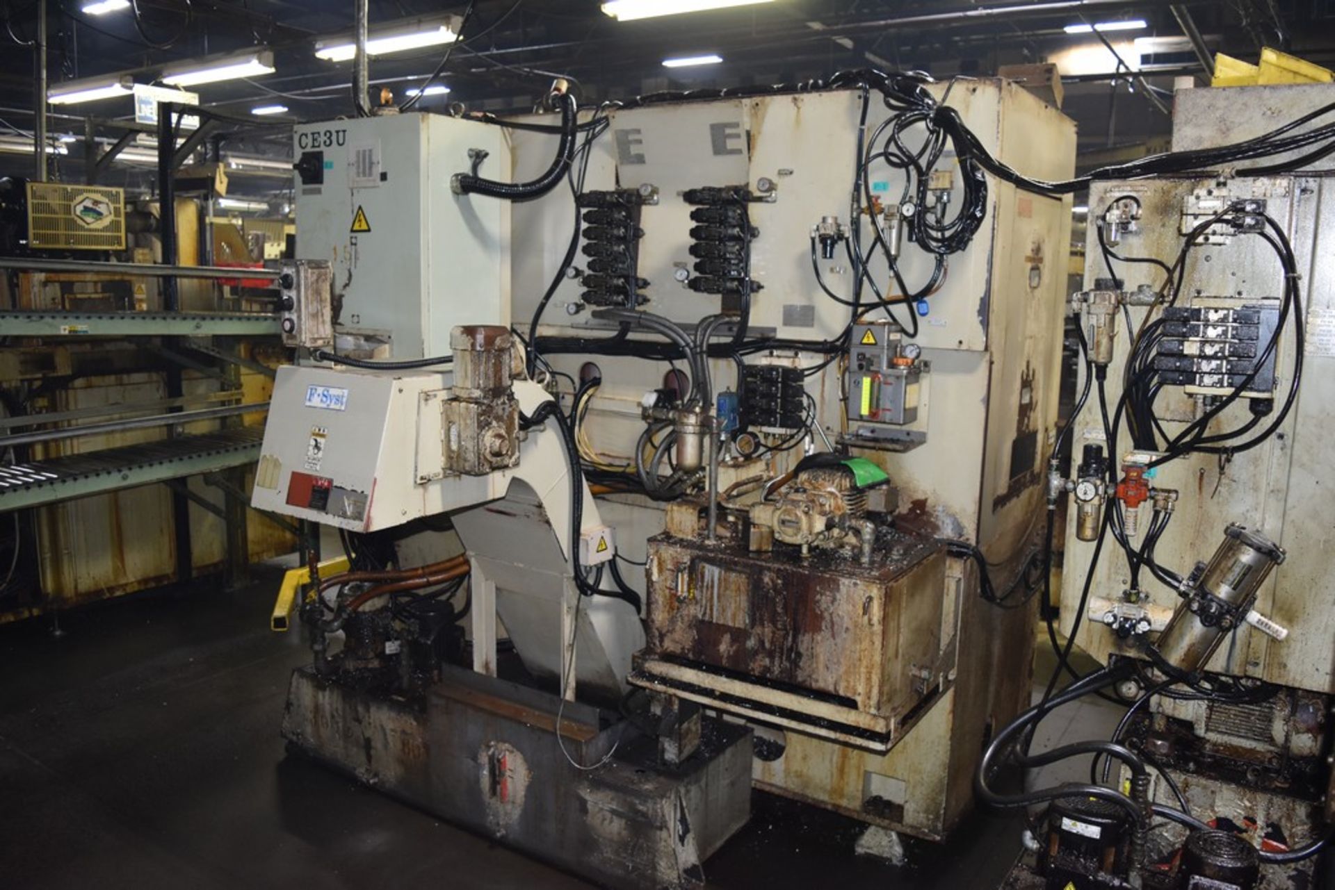 Nittoko Co.Â NCR-400MM Facing & Centering Machine S/N: 1518 (2005), Coolant System, Incline Chip - Image 9 of 9