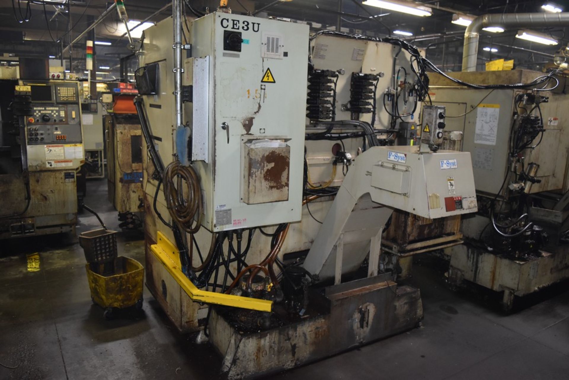 Nittoko Co.Â NCR-400MM Facing & Centering Machine S/N: 1518 (2005), Coolant System, Incline Chip - Image 8 of 9