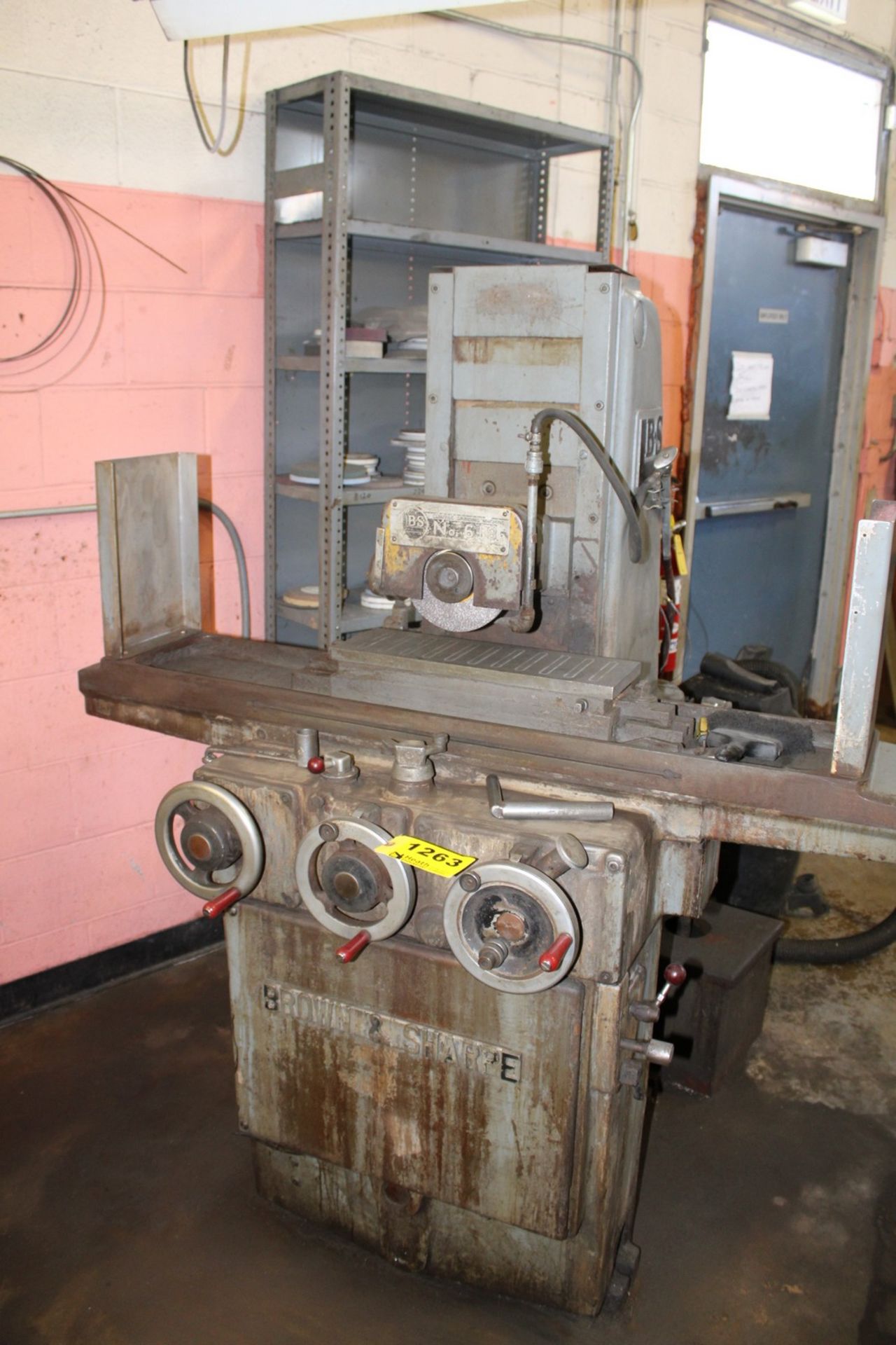 BROWN & SHARPE NO. 618 HYDRAULIC SURFACE GRINDER: S/N 523-6181-159; 6” X 18” PERMANENT MAGNETIC - Image 2 of 5