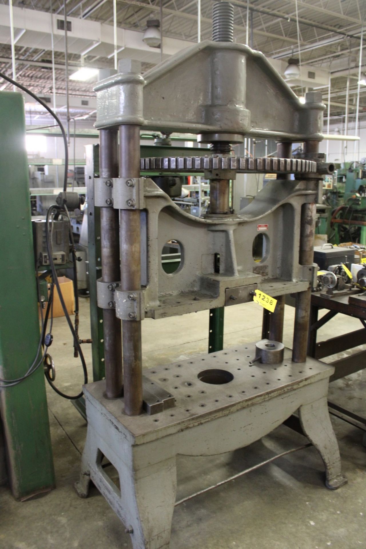 JARECKI MANUAL SCREW PRESS: S/N 1553, 34" BETWEEN FRAMES