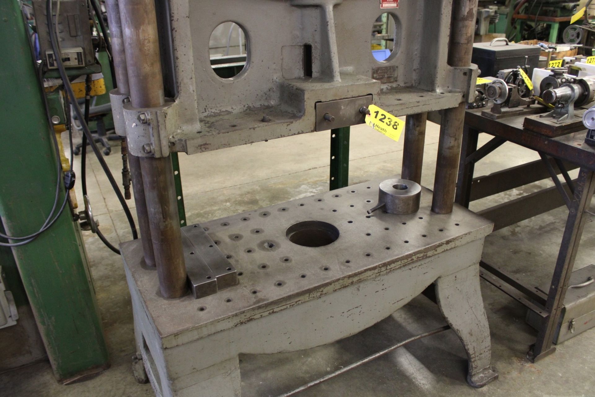 JARECKI MANUAL SCREW PRESS: S/N 1553, 34" BETWEEN FRAMES - Image 3 of 5