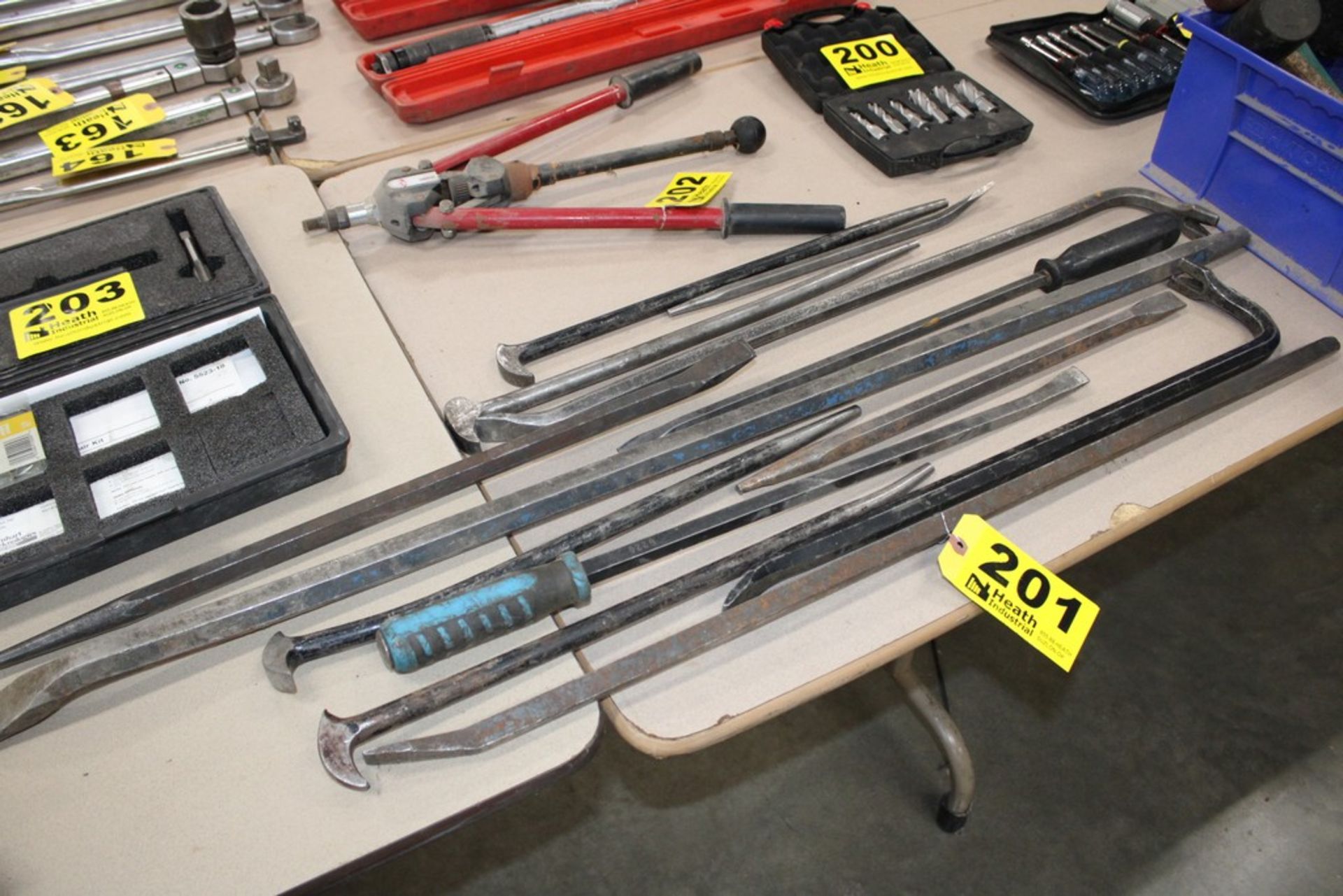 ASSORTED CROWBARS AND PRY BARS