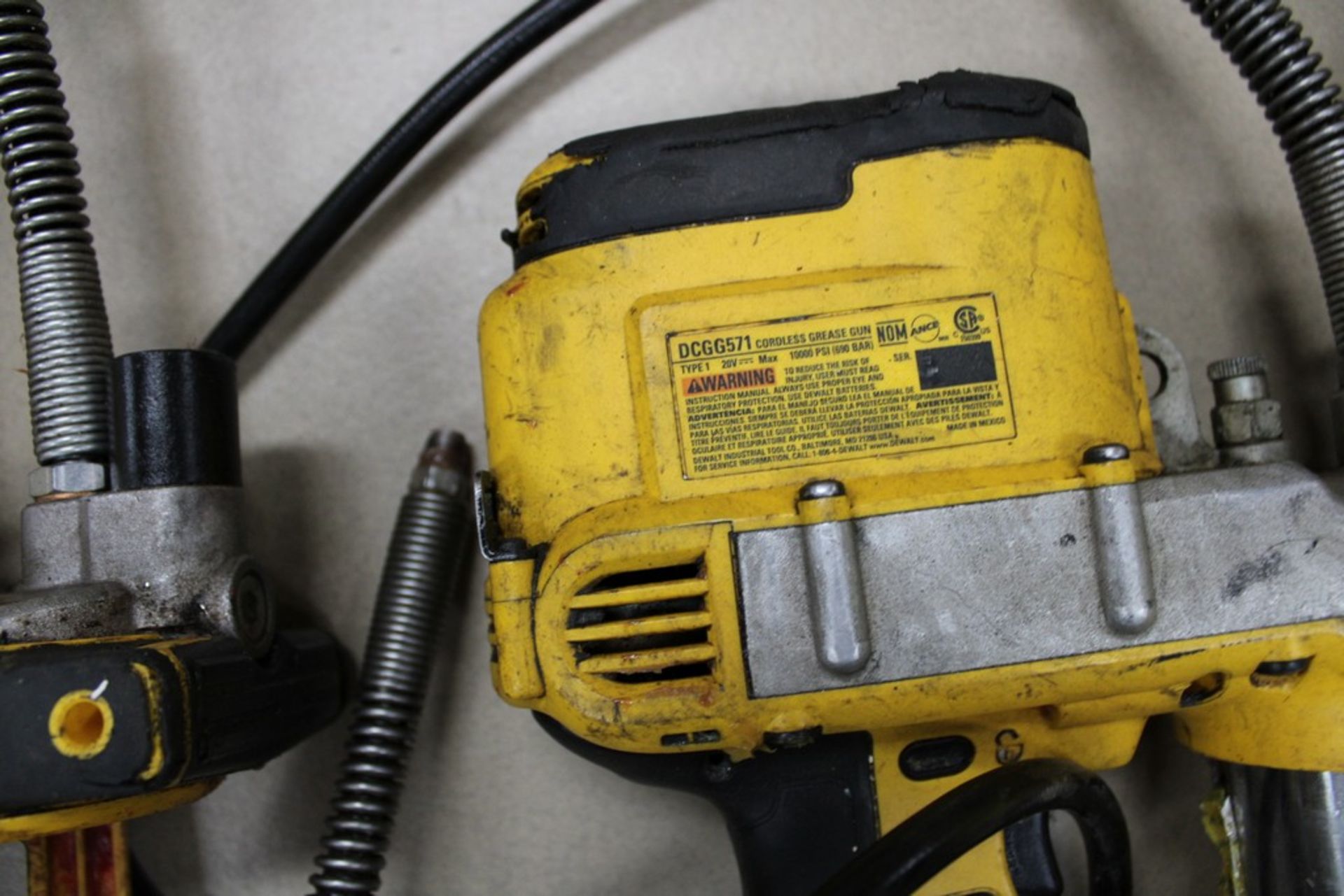 DEWALT MODEL DCGG571 CORDLESS GREASE GUN, WITH BATTERY, NO CHARGER - Image 2 of 2