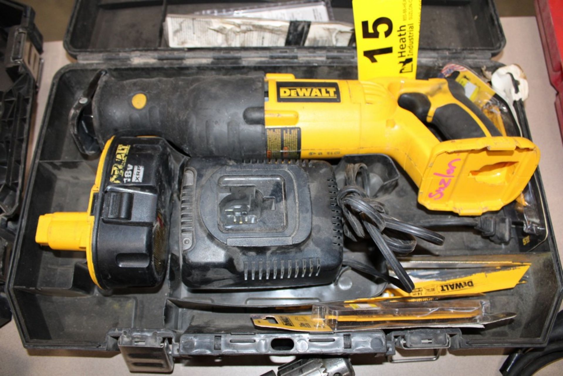DEWALT MODEL DC385 CORDLESS RECIPROCATING SAW WITH BATTERY, CHARGER AND CASE