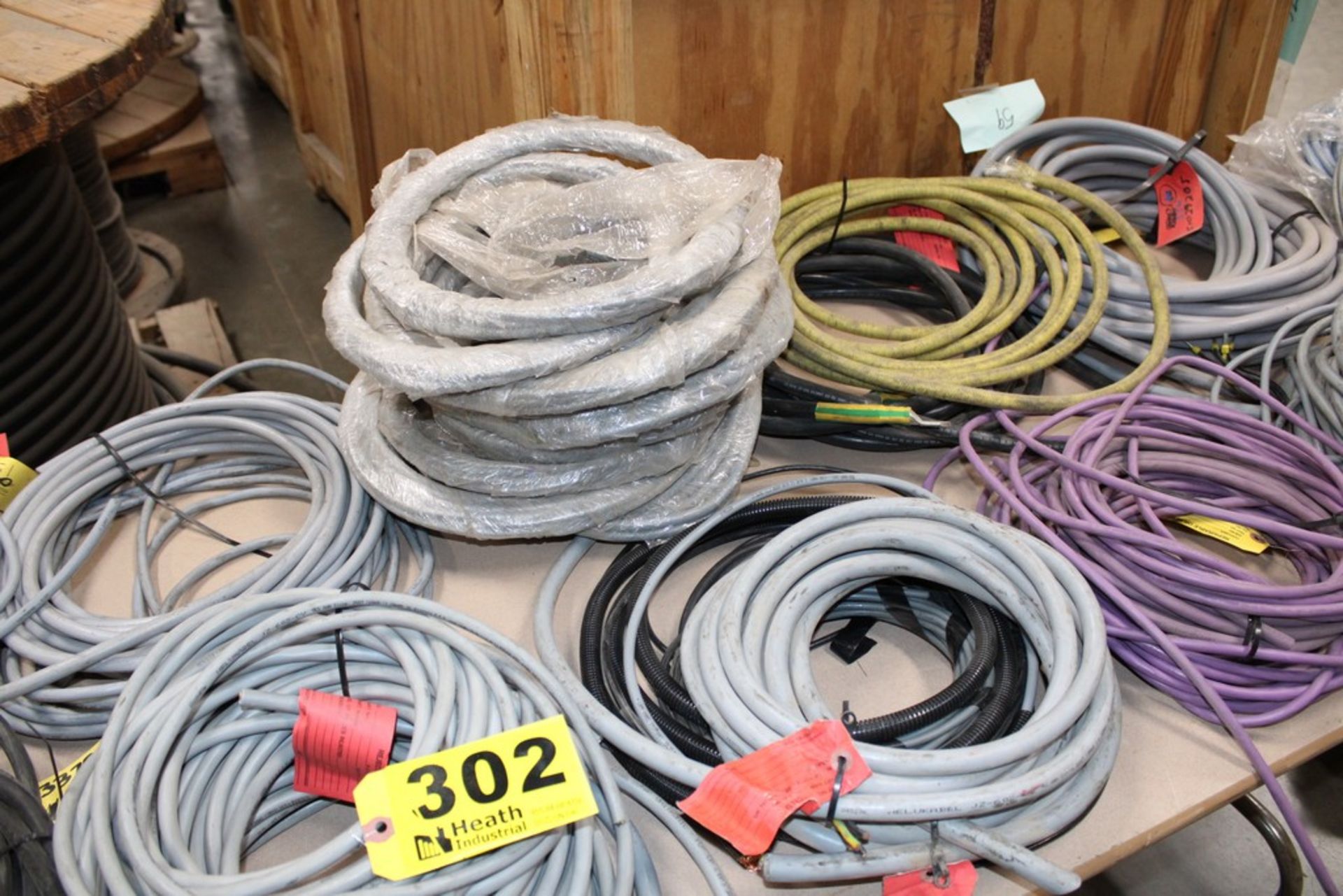 LARGE ASSORTMENT OF WIRE ON TABLE - Image 3 of 6