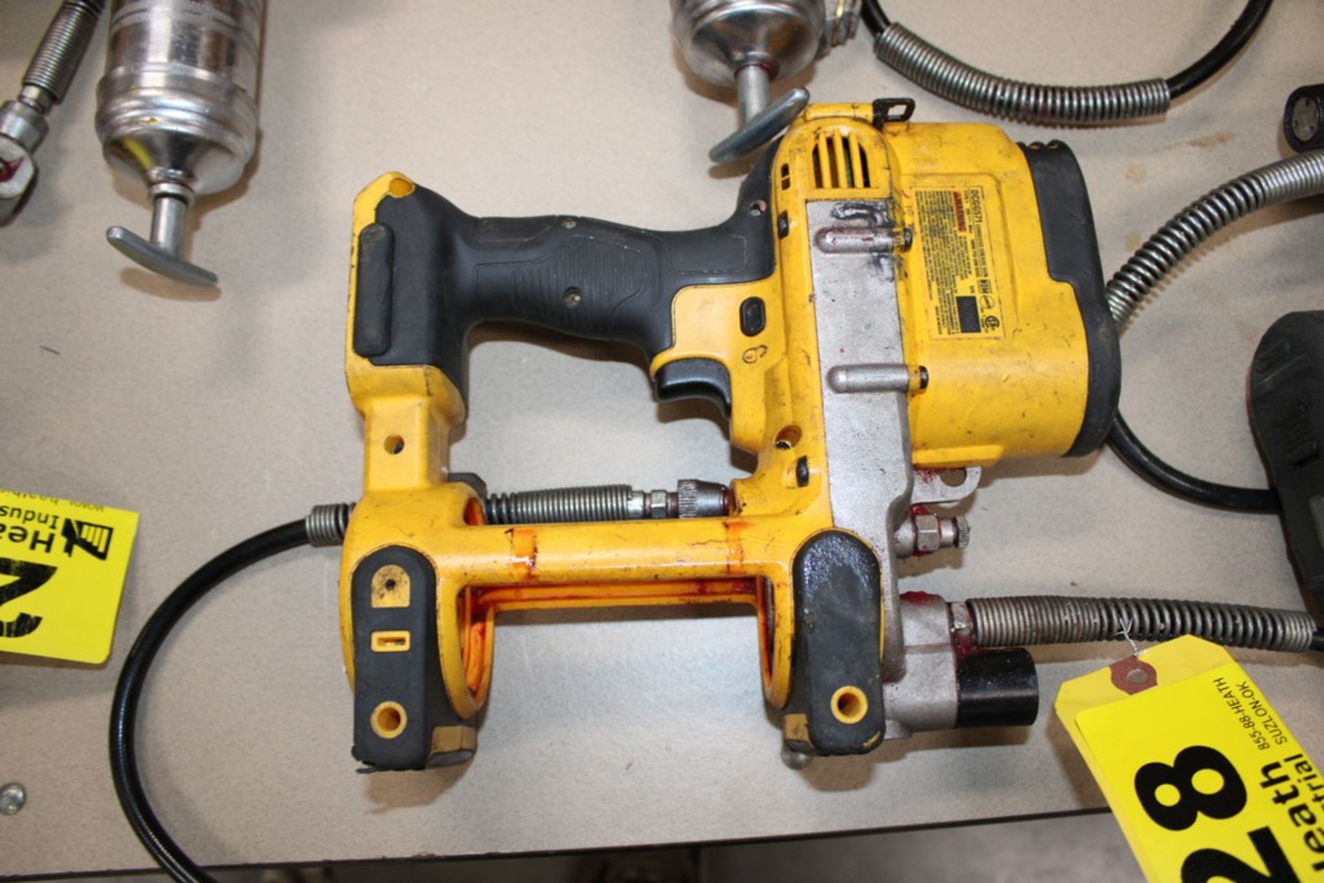 DEWALT MODEL DCGG571 CORDLESS GREASE GUN, WITH BATTERY, NO CHARGER