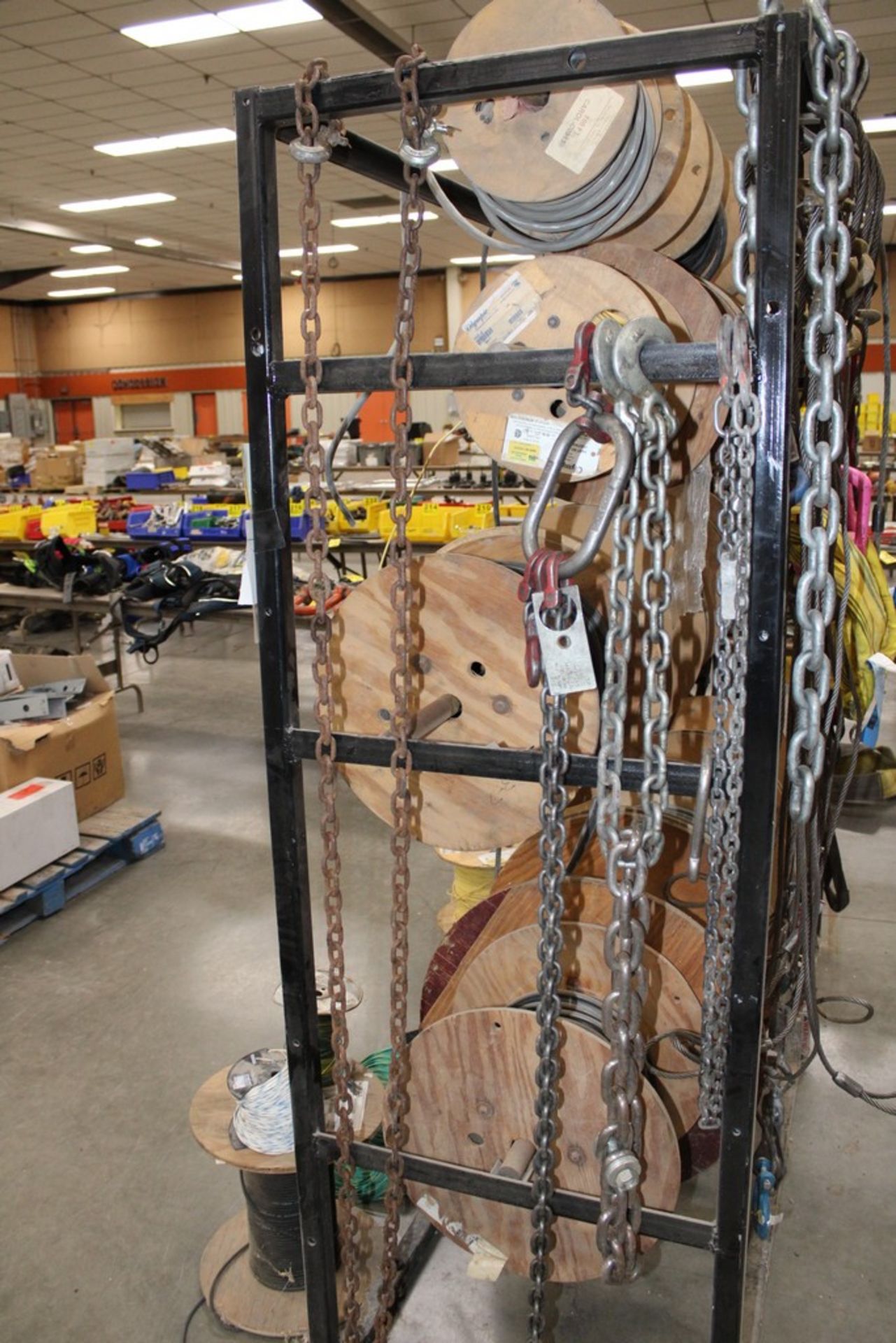 ASSORTED LIFTING CABLES, CHAINS & STRAPS ON RACK (RACK IS NOT INCLUDED) - Image 6 of 6