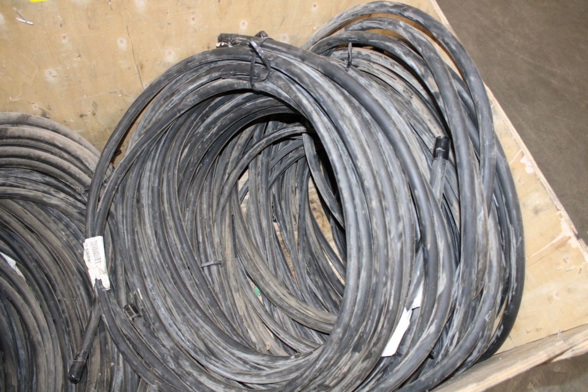 LARGE CAPACITY WIRE IN CRATE, TOTAL WEIGHT 600LB. - Image 3 of 4