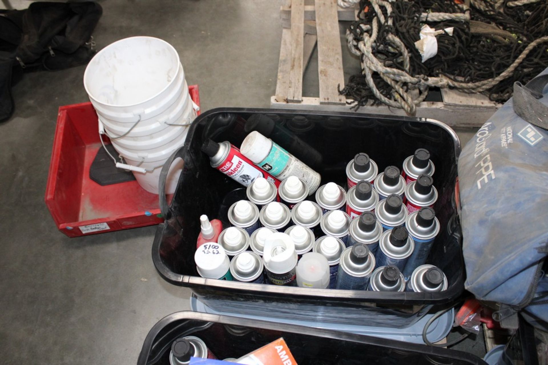 LARGE QUANTITY OF ENGINE SPRAYS AND ADDITIVES ON PALLET - Image 2 of 4