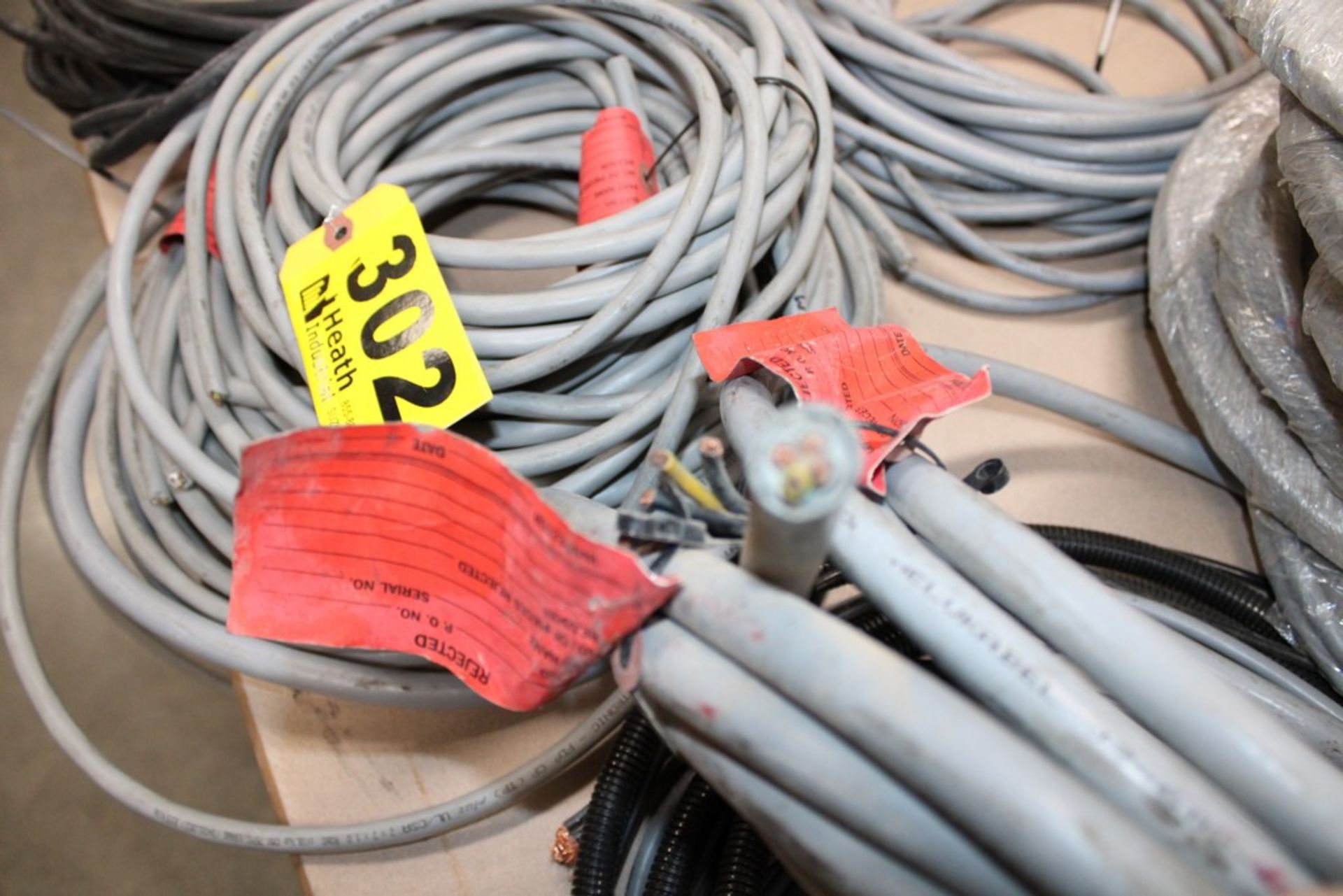 LARGE ASSORTMENT OF WIRE ON TABLE - Image 4 of 6