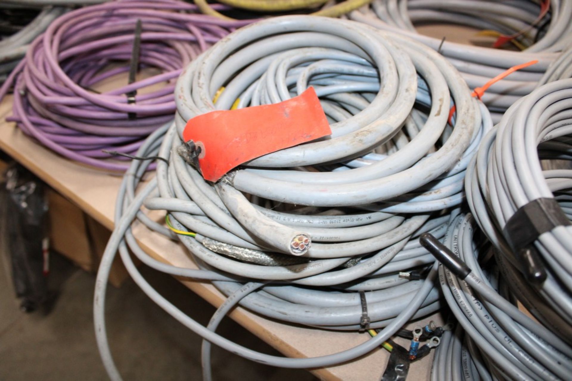 LARGE ASSORTMENT OF WIRE ON TABLE - Image 5 of 6