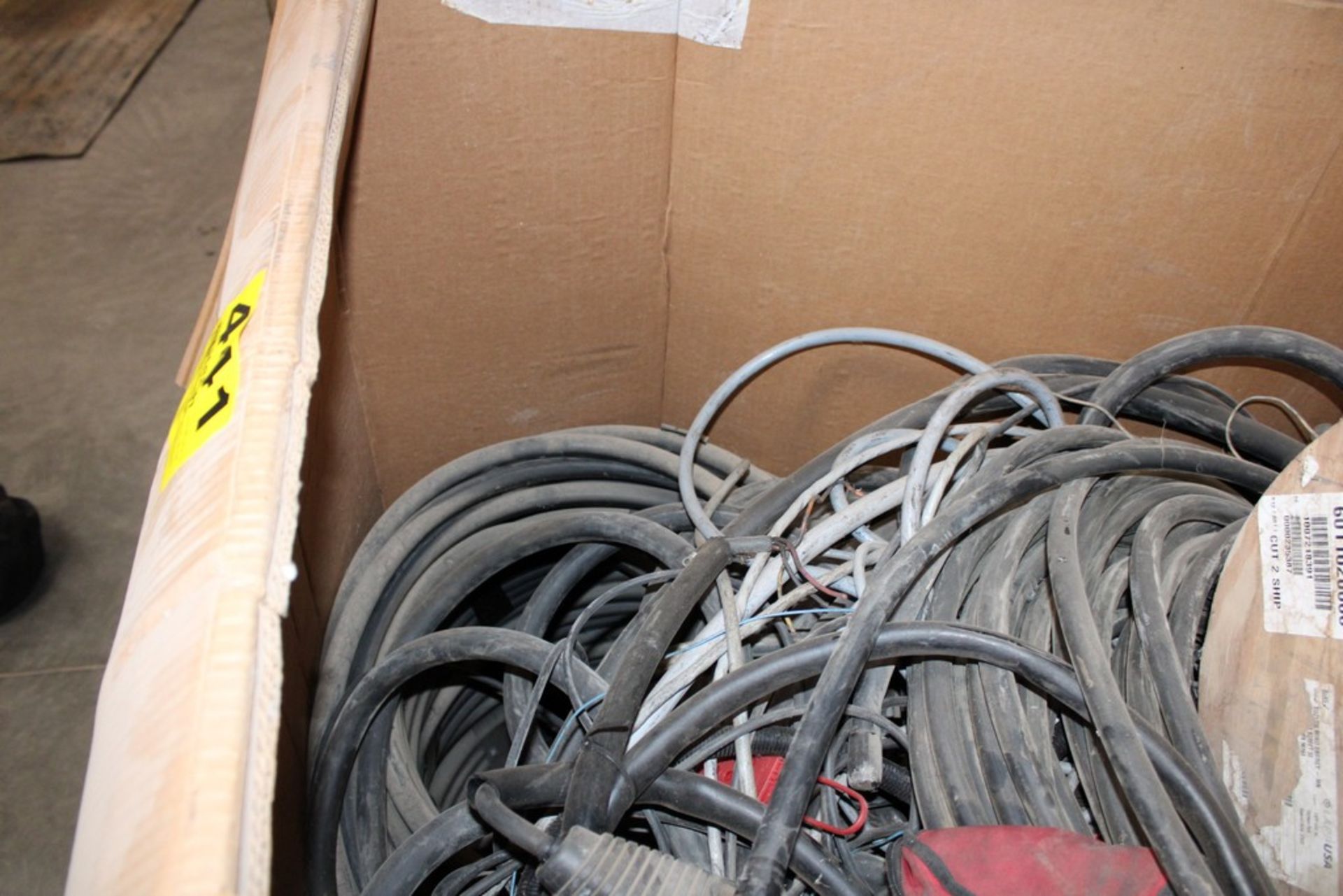 LARGE QUANTITY OF WIRE IN GONDOLA BOX - Image 3 of 3