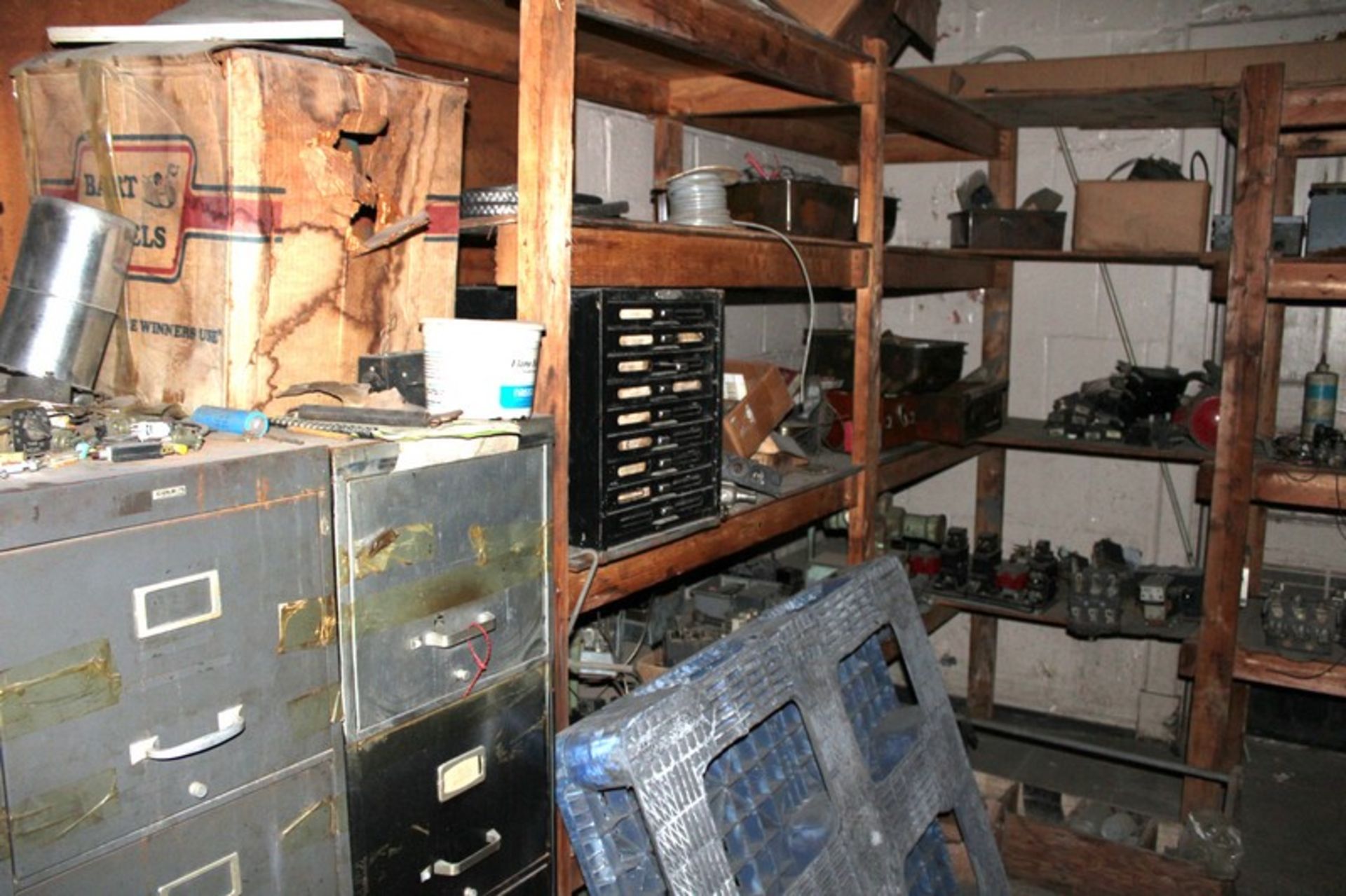 CONTENTS OF ROOM: ELECTRICAL, HARDWARE, ETC. - Image 3 of 6