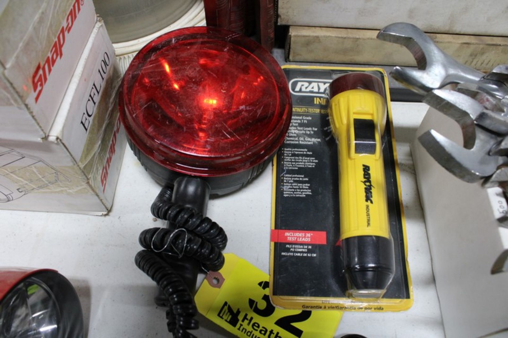 12 V SPOTLIGHT & RAYOVAC FLASHLIGHT