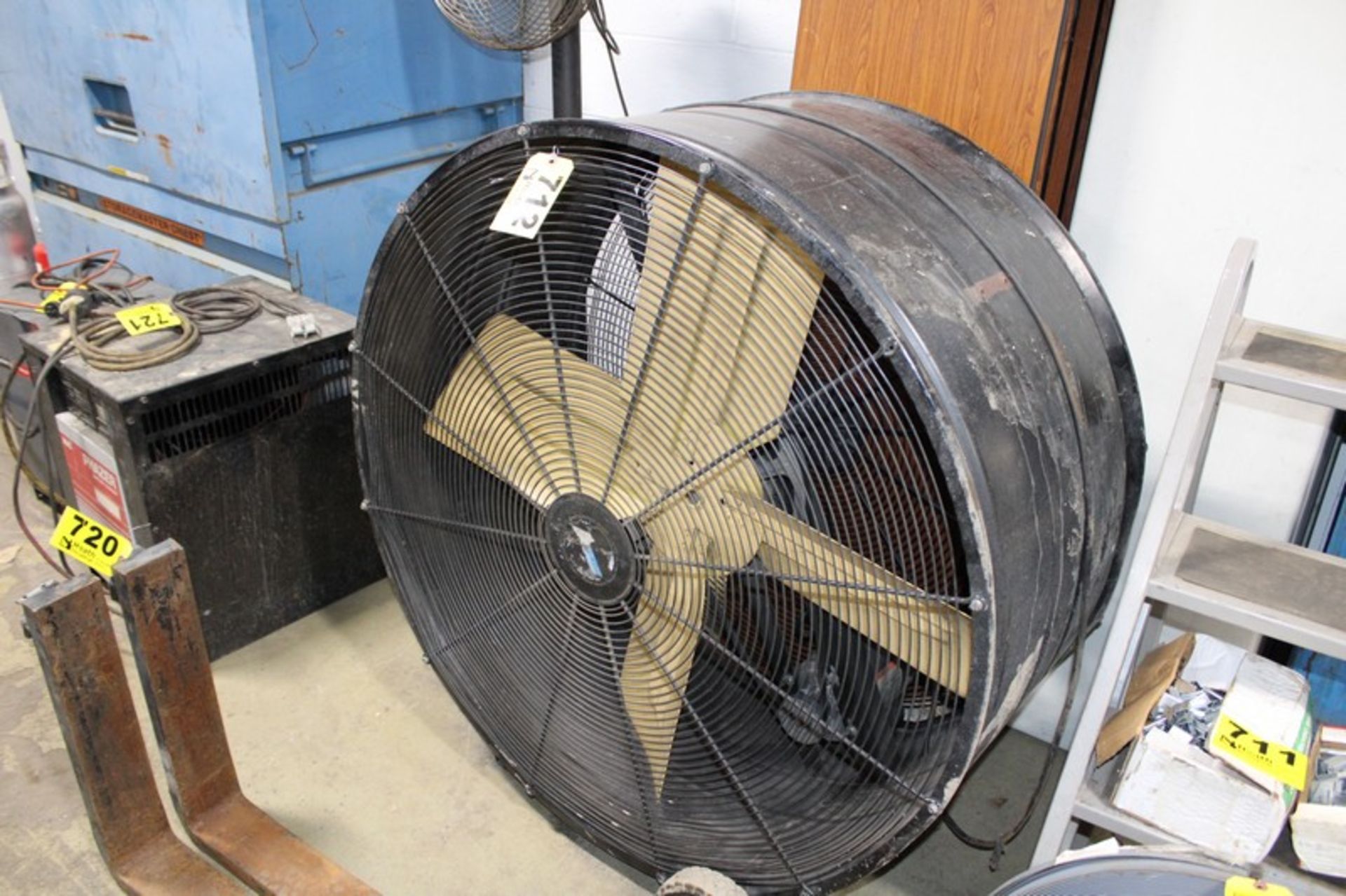 42" PORTABLE FAN