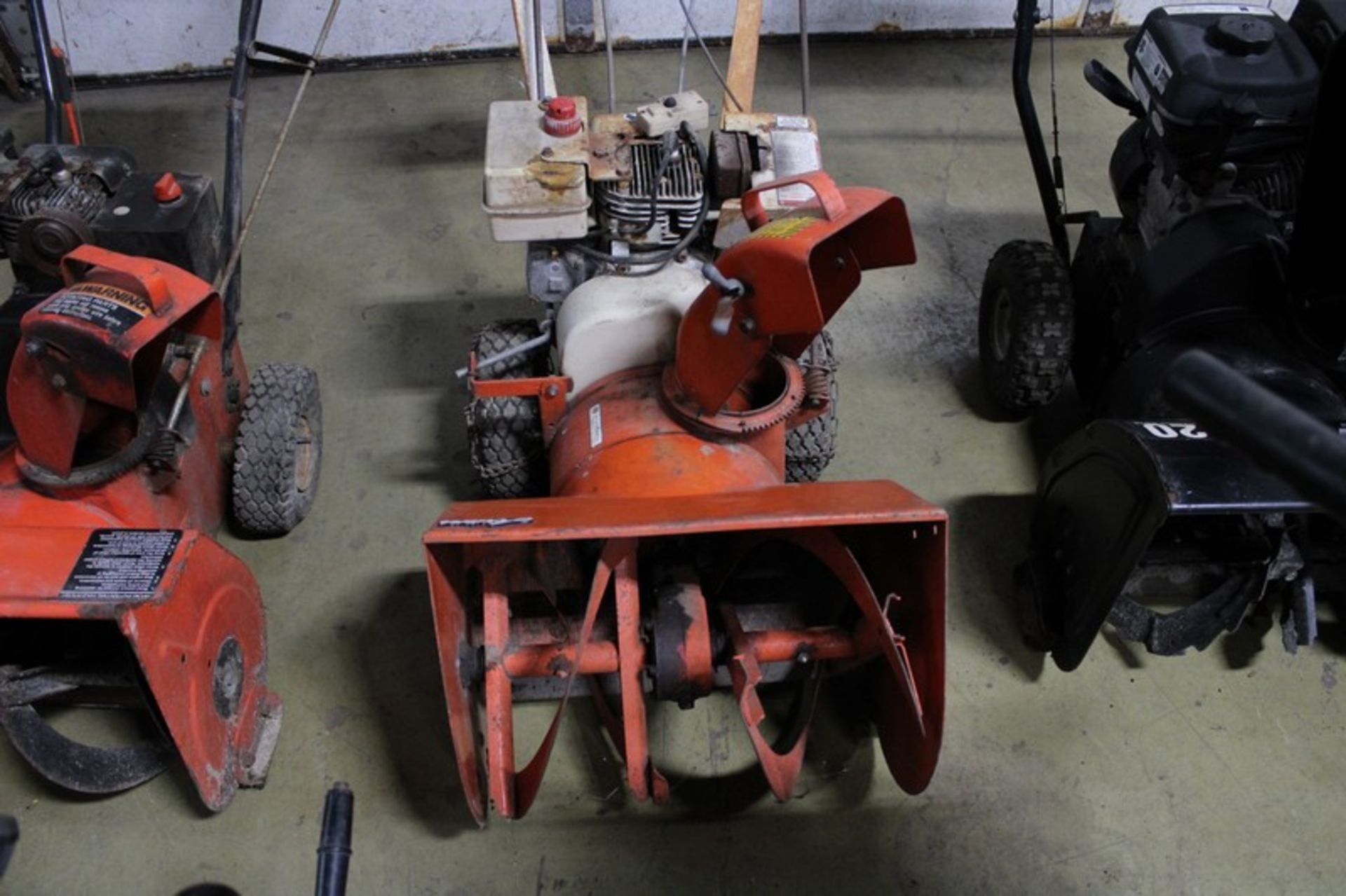 ARIENS 20" 2 STAGE GAS POWERED SNOWBLOWER - Image 2 of 3