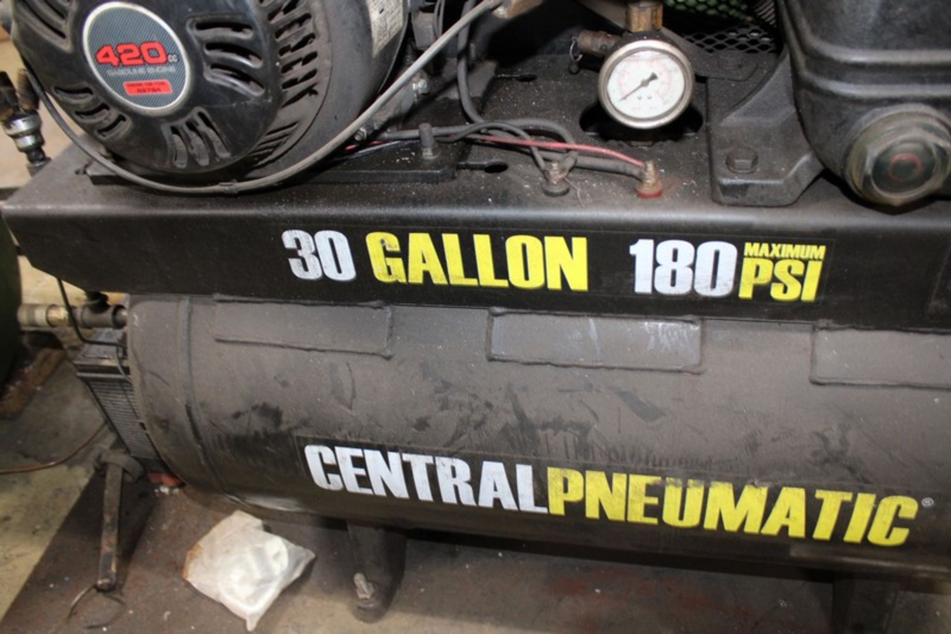 CENTRAL PNEUMATIC 30 GALLON GAS POWERED - 420CC HORIZONTAL COMPRESSOR - Image 2 of 4