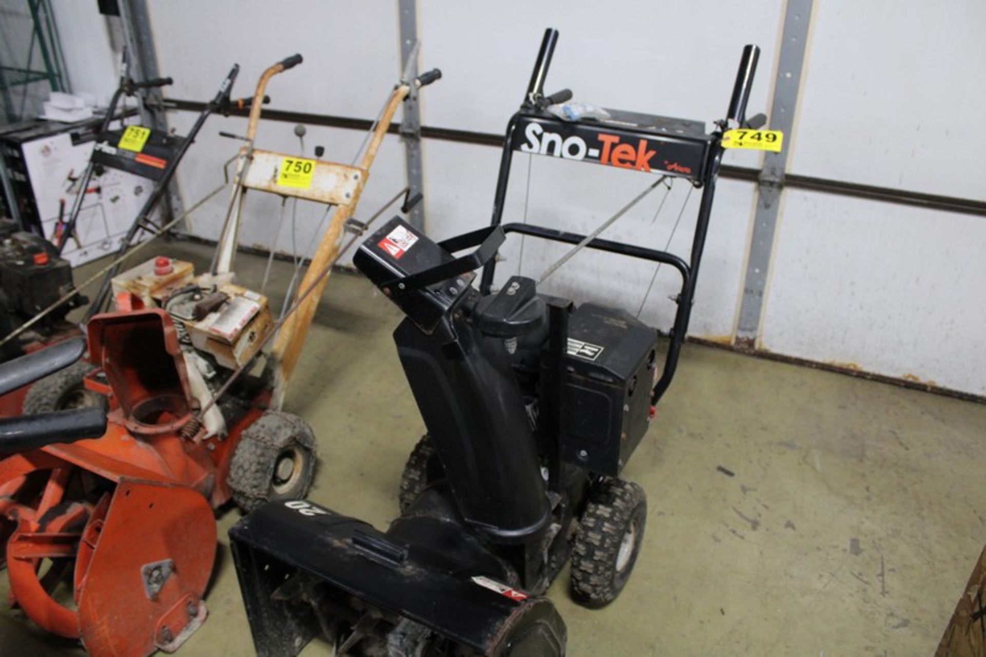 ARIENS SNO-TEK 20" 2 STAGE GAS POWERED SNOWBLOWER WITH STORMFORCE 9.5 MOTOR