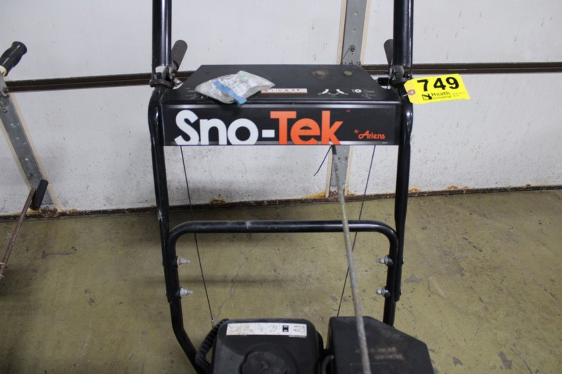 ARIENS SNO-TEK 20" 2 STAGE GAS POWERED SNOWBLOWER WITH STORMFORCE 9.5 MOTOR - Image 3 of 4