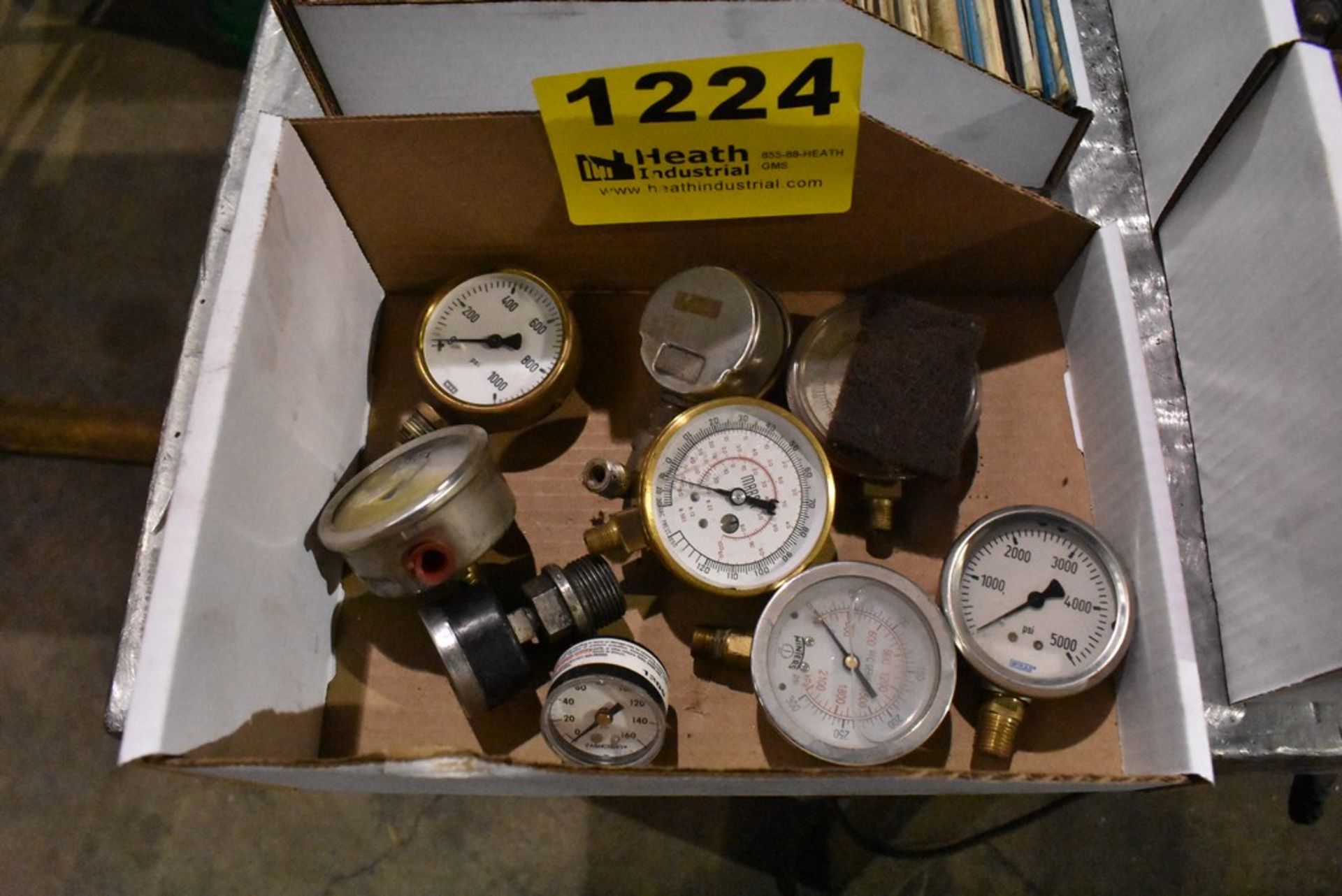 ASSORTED PRESSURE GAUGES