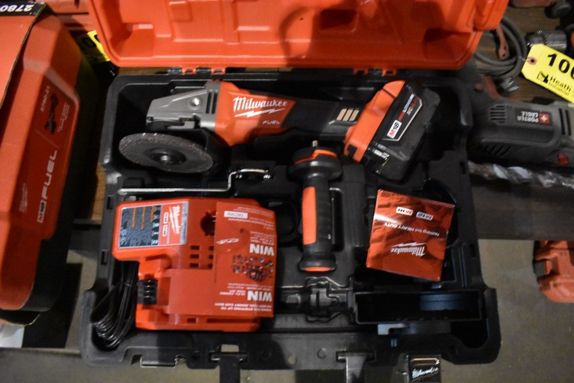 MILWAUKEE M18 FUEL CORDLESS ANGLE GRINDER, M18 4.0 LITHIUM BATTERY, CHARGER IN CASE - Image 3 of 3