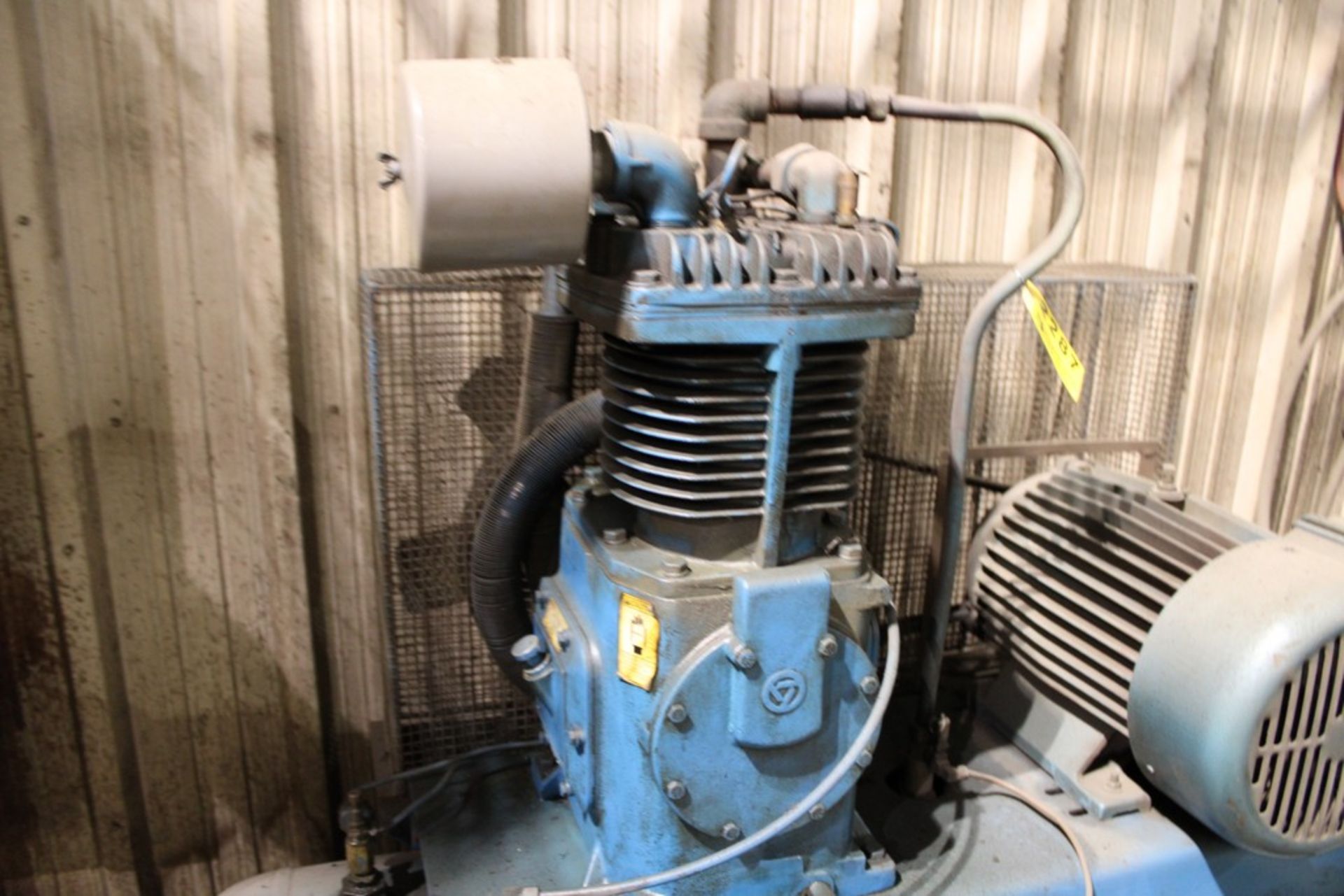 QUINCY MODEL SLTI5 20 HP HORIZONTAL TANK MOUNTED AIR COMPRESSOR - Image 2 of 3