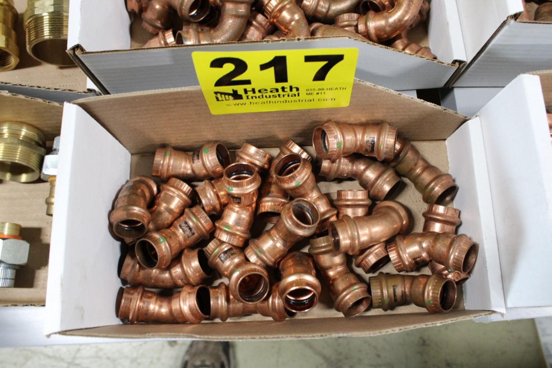 ASSORTED COPPER PIPE FITTINGS IN BOX