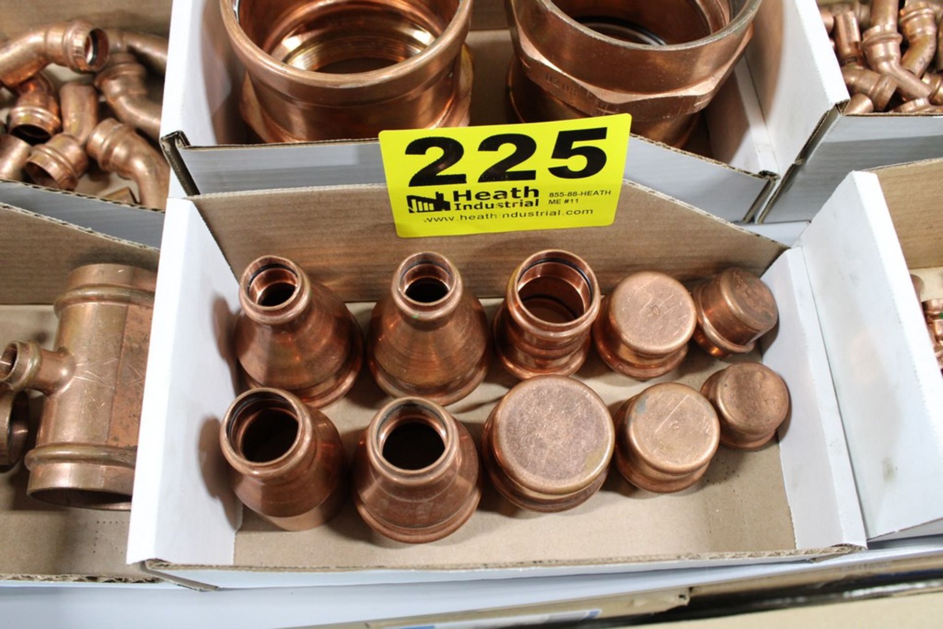 ASSORTED COPPER PIPE FITTINGS IN BOX