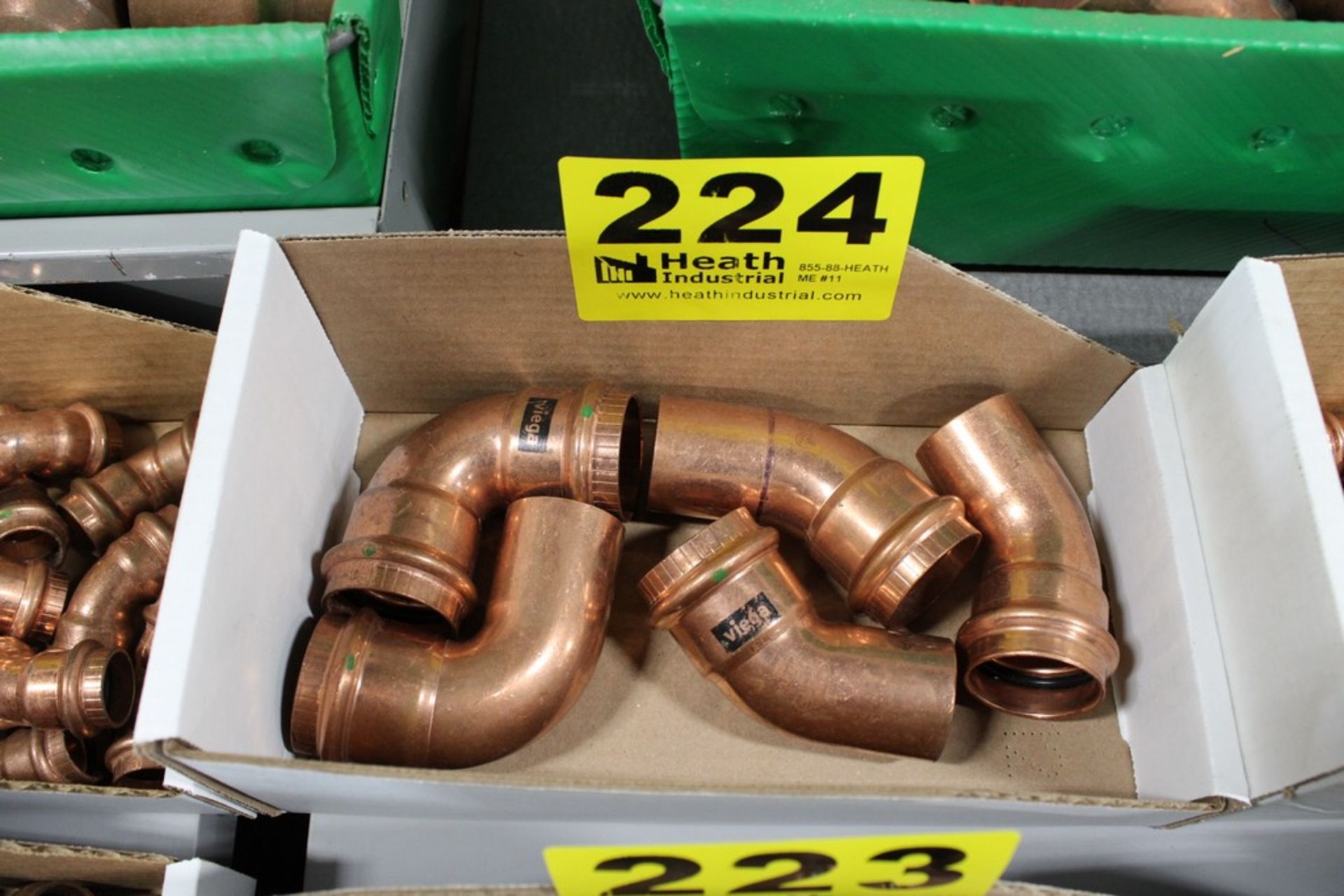 ASSORTED COPPER PIPE FITTINGS IN BOX