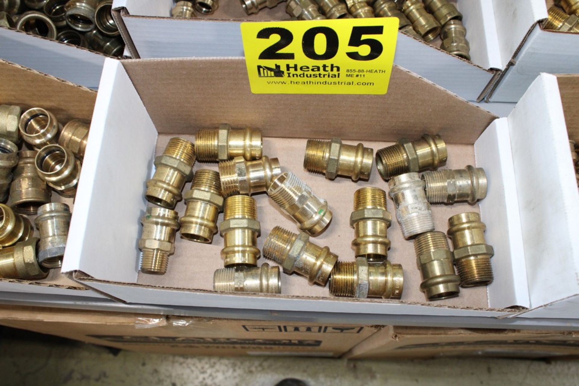 ASSORTED BRASS PIPE FITTINGS IN BOX