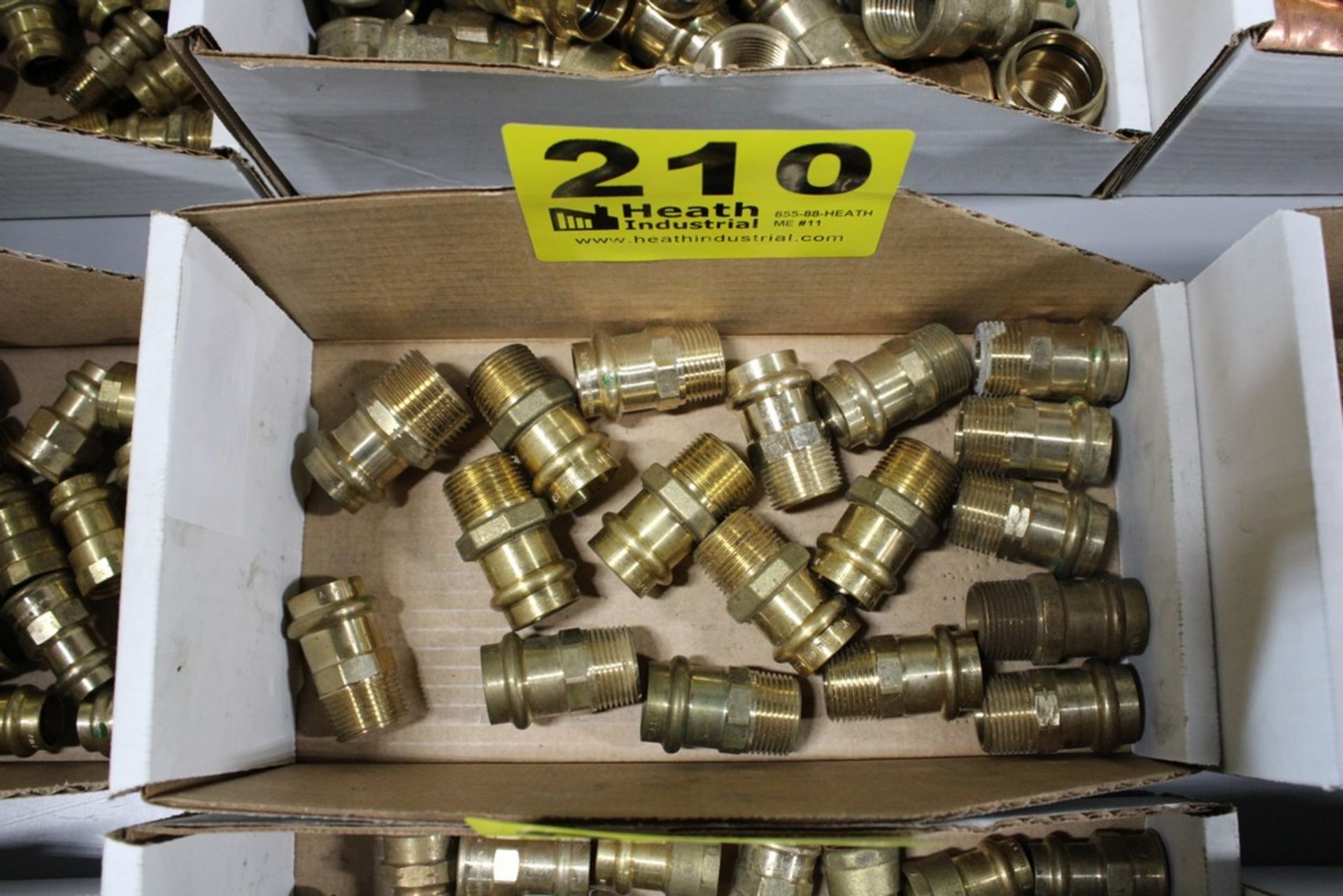 ASSORTED BRASS PIPE FITTINGS IN BOX