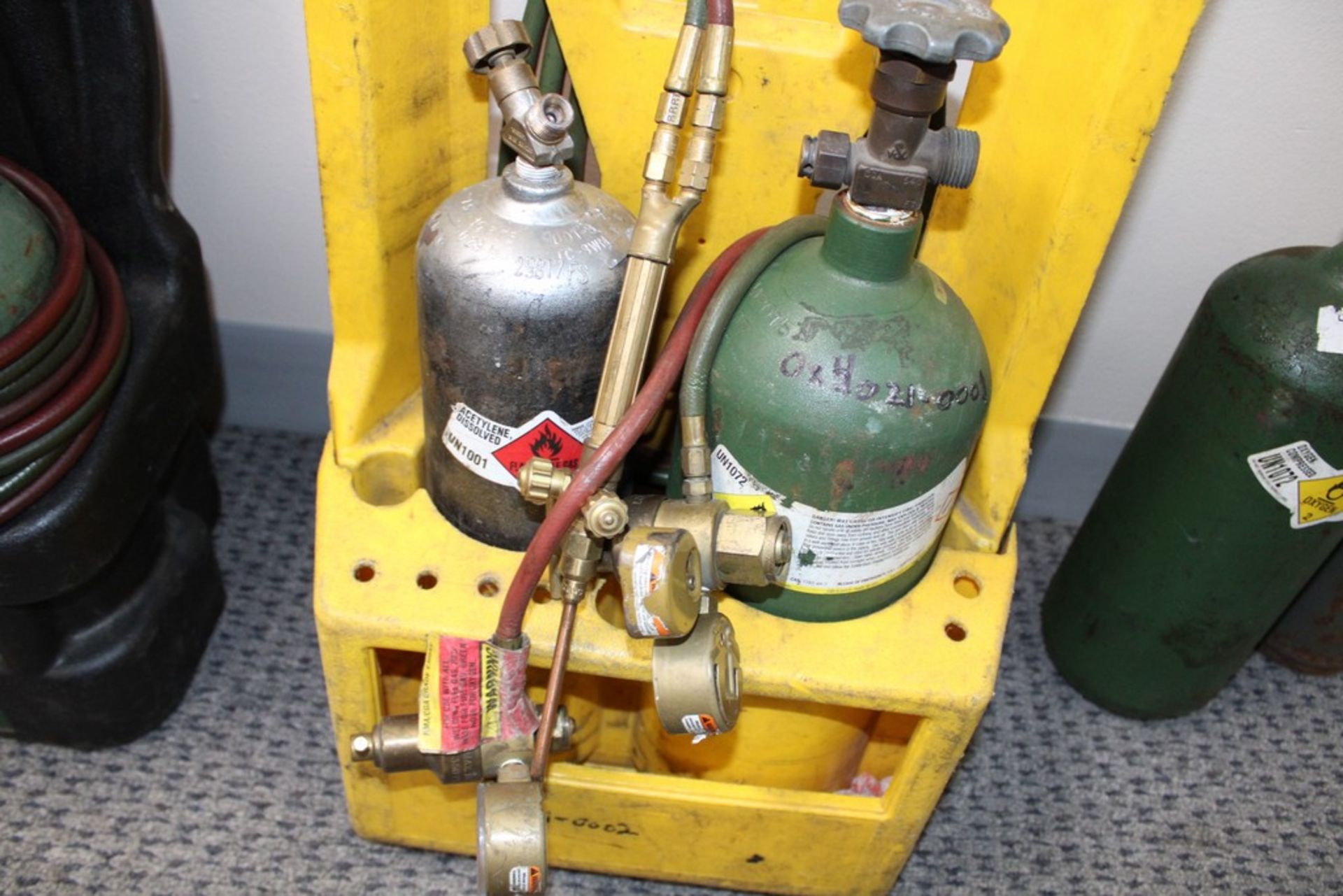 COMPACT TORCH KIT WITH TANKS, HOSES, GAUGES & TORCH - Image 2 of 2