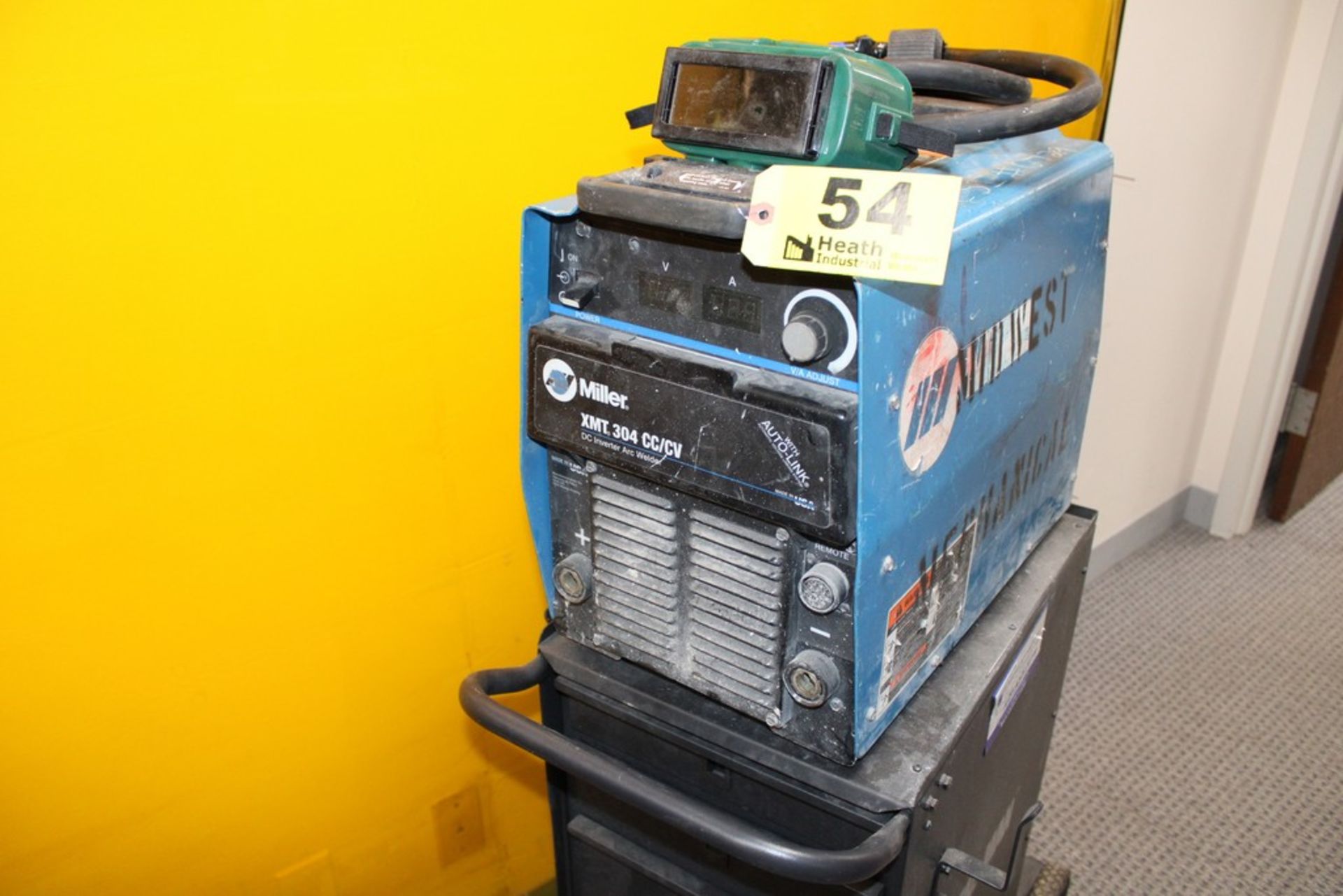 MILLER MODEL XMT340 CC/CV DC INVERTER ARC WELDER S/N LC276980, WITH METAL MAN PORTABLE WELDING CART - Image 3 of 4