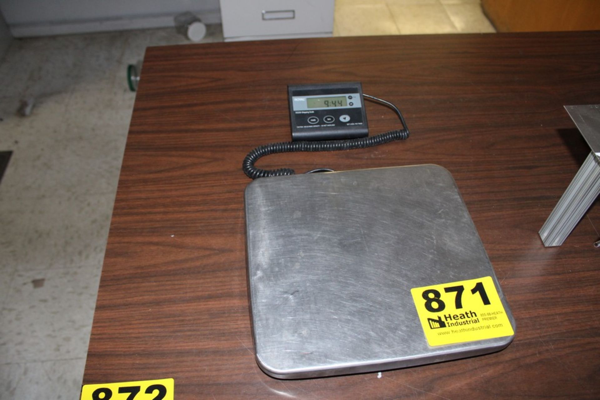 ROYAL DG200 200 POUND SCALE WITH DRO