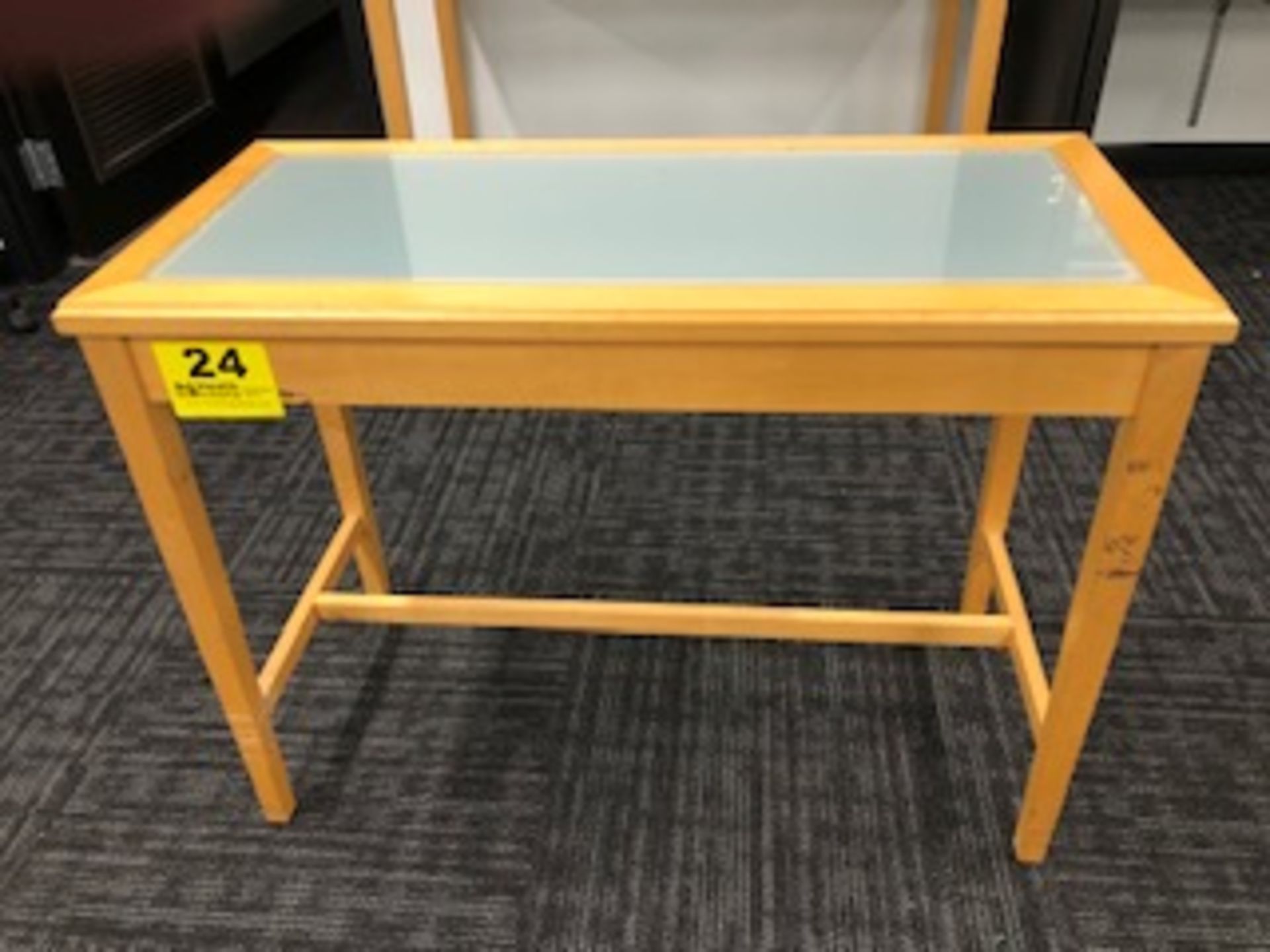 TABLE 37.5" X 17.5"