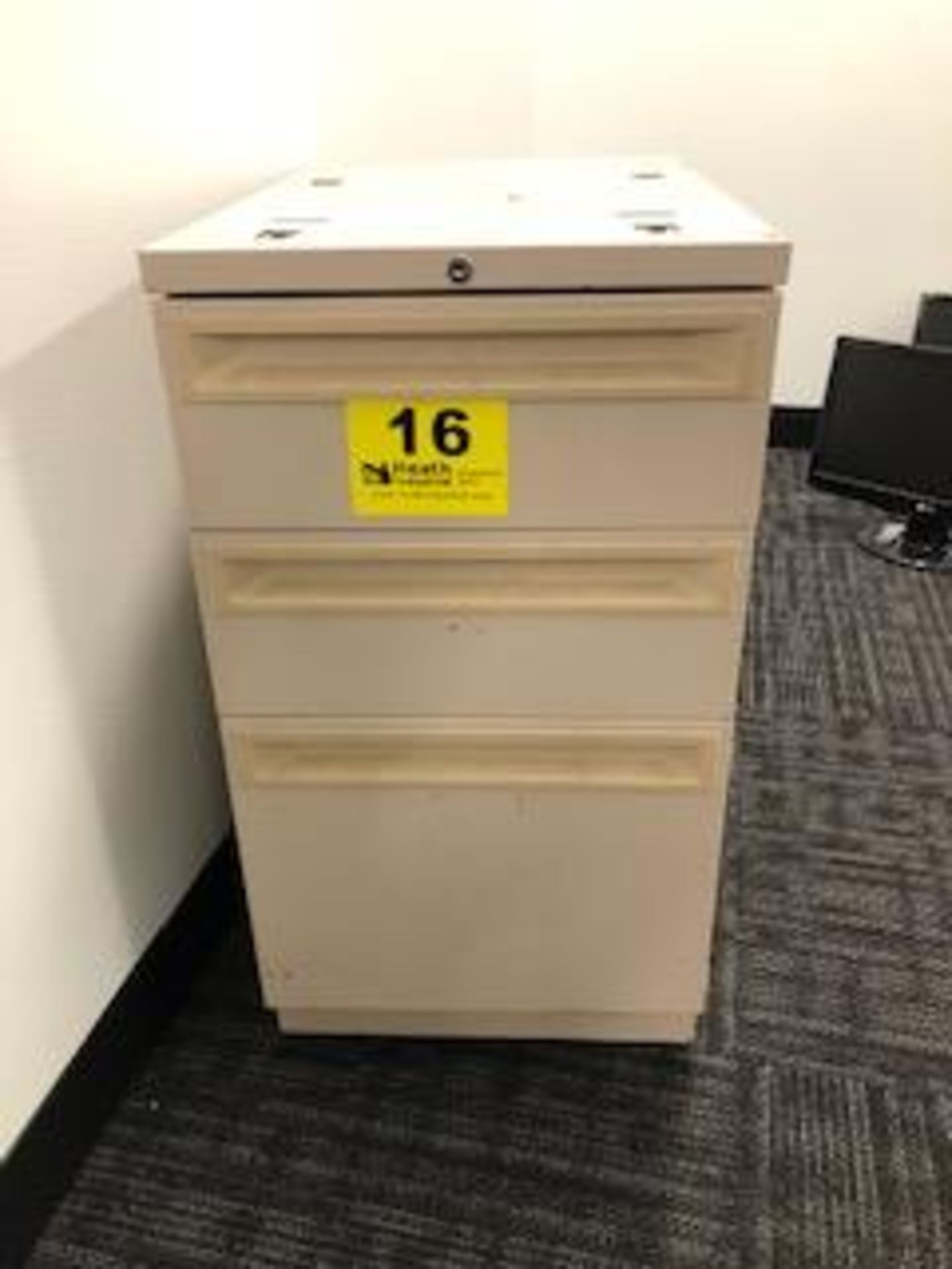 HON 15" X 23" TAN 3 DRAWER FILE CABINET