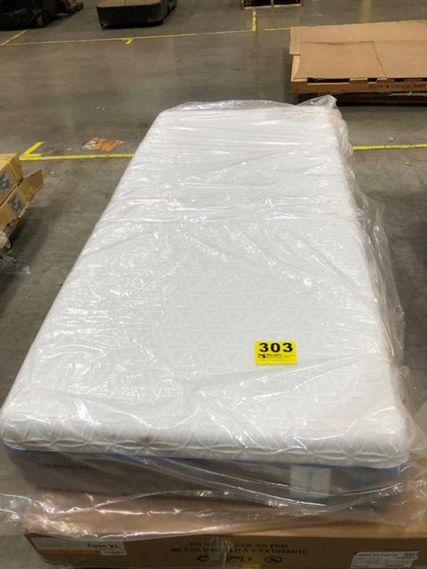 TEMPUR-PEDIC TWIN XL MATTRESS WITH FOUNDATION