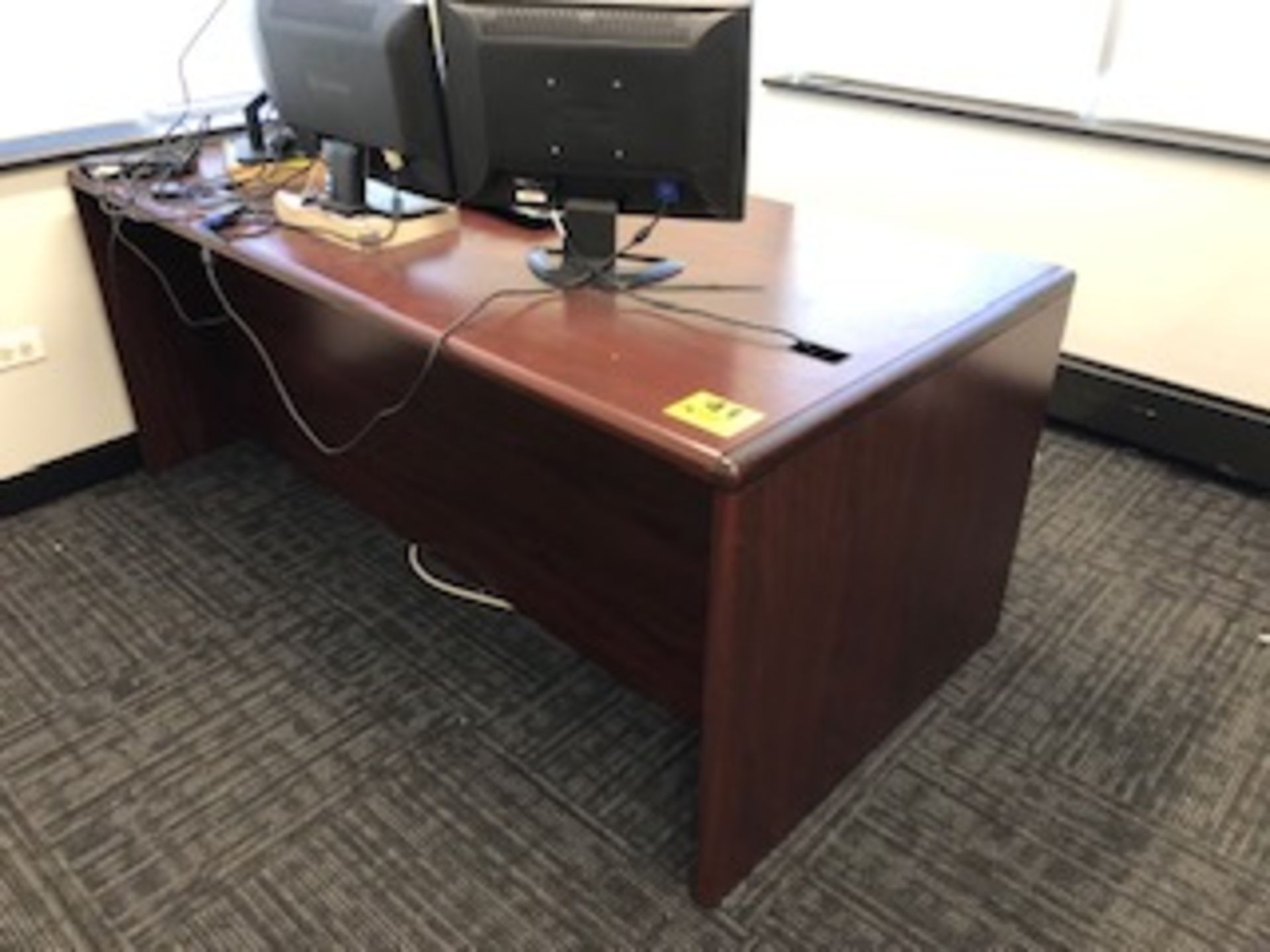 HON EXECUTIVE SINGLE PEDESTAL DESK 72" X 36"