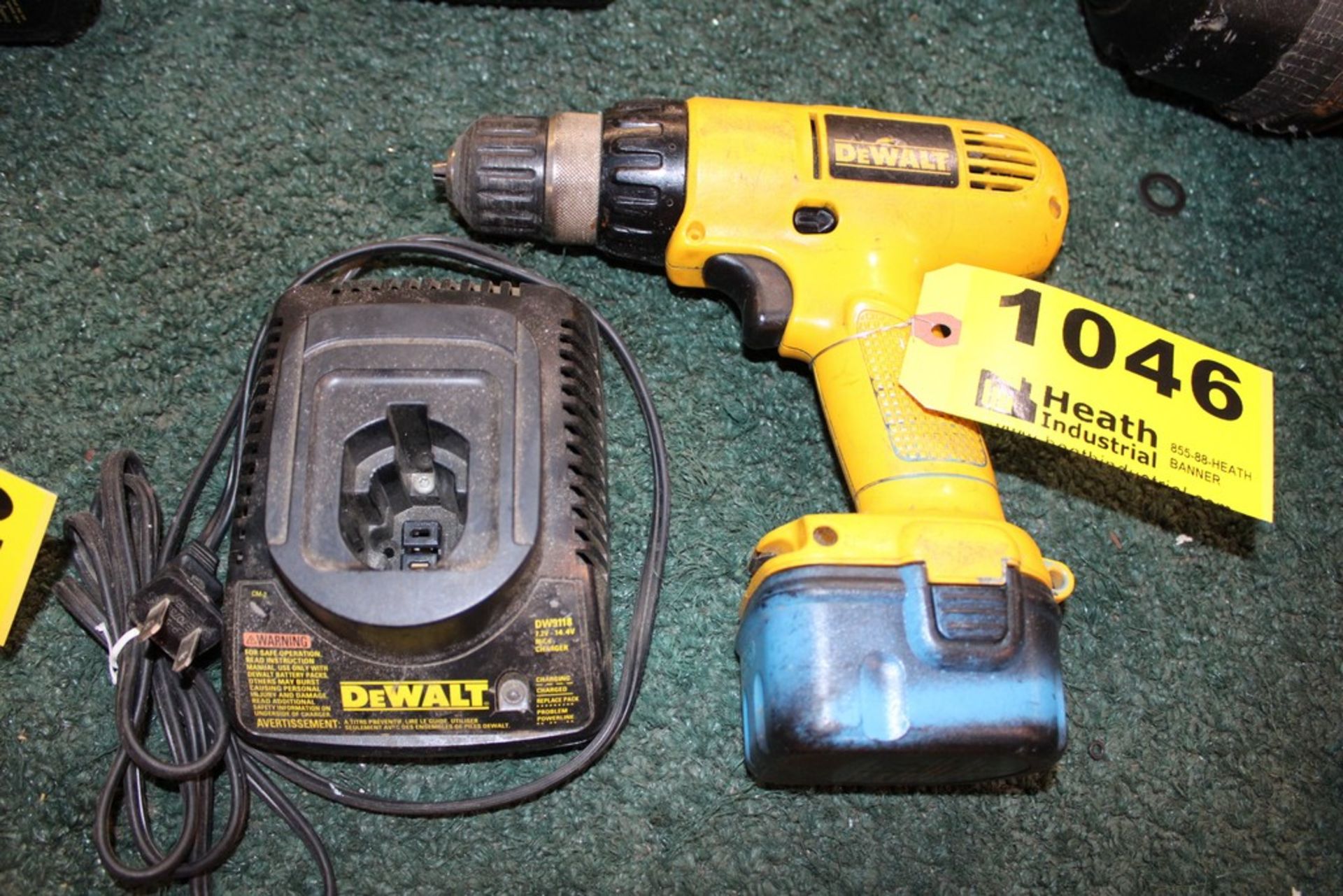 DEWALT MODEL DW927 12V CORDLESS 3/8" VARIABLE SPEED REVERSING DRILL, WITH (1) BATTERY, CHARGER