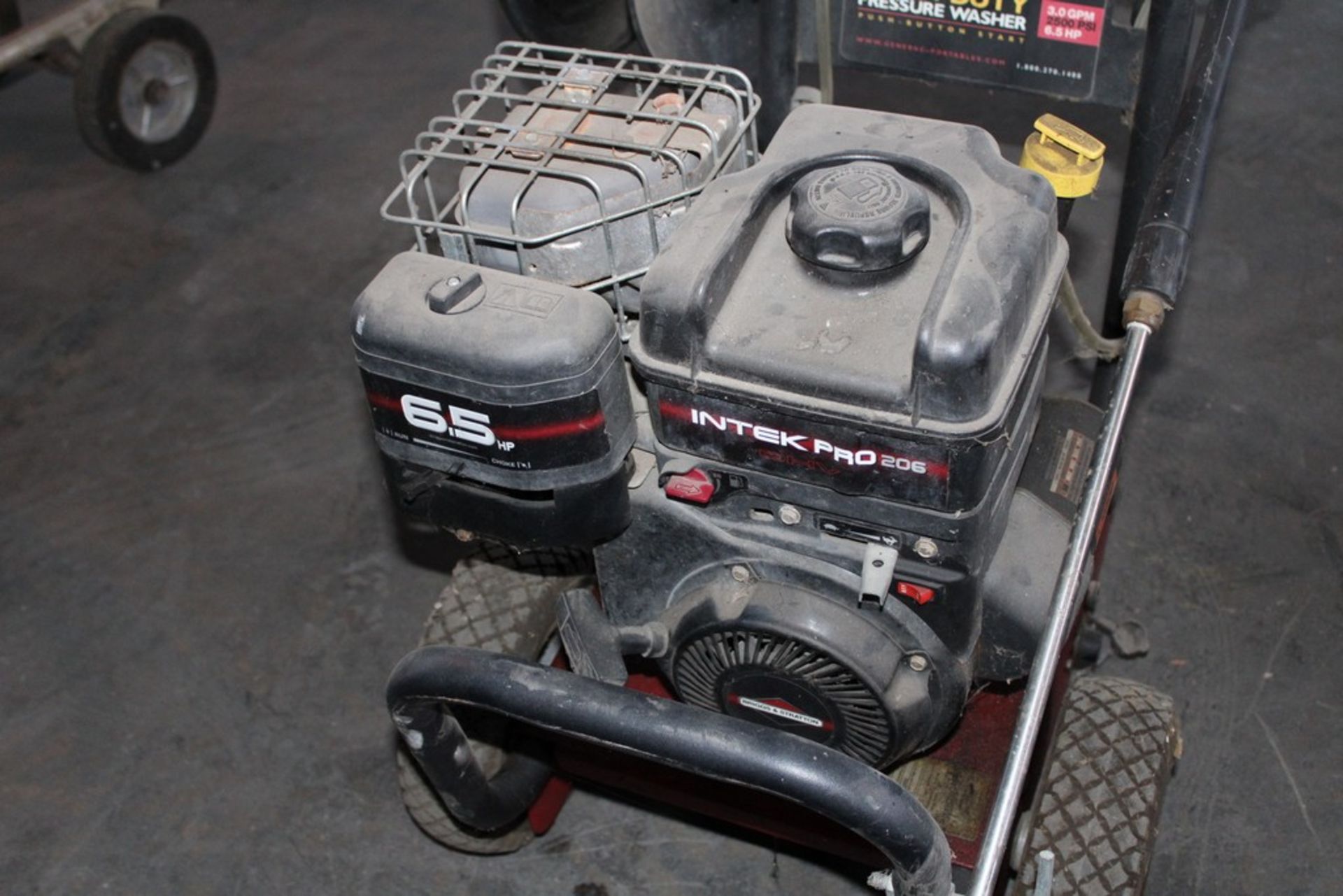 GENERAC 2,500 PSI HEAVY DUTY POWER WASHER, WITH INTEK PRO 206 6.5 HP GAS ENGINE - Image 3 of 4