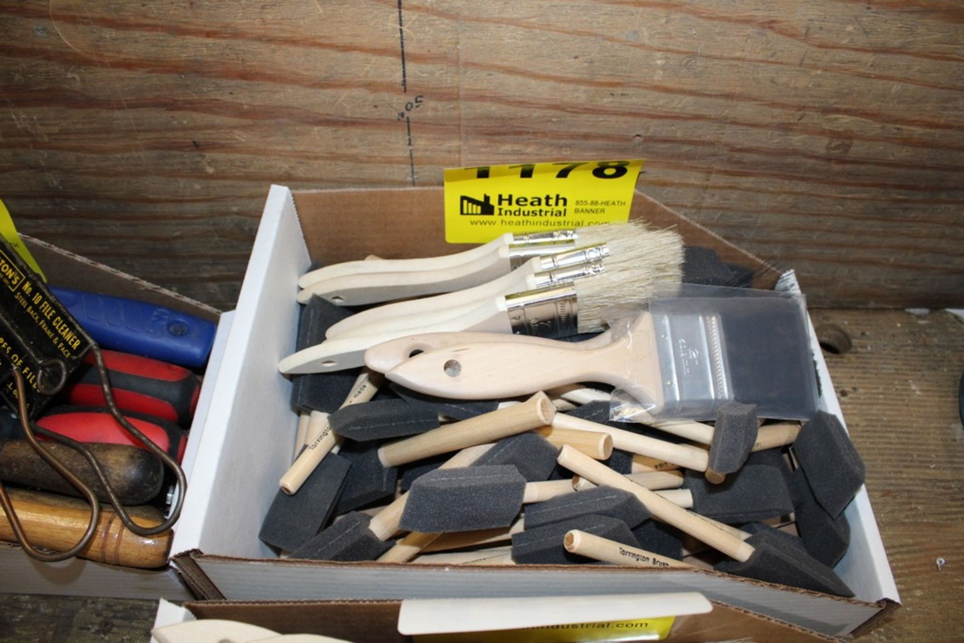 PAINT BRUSHES IN BOX