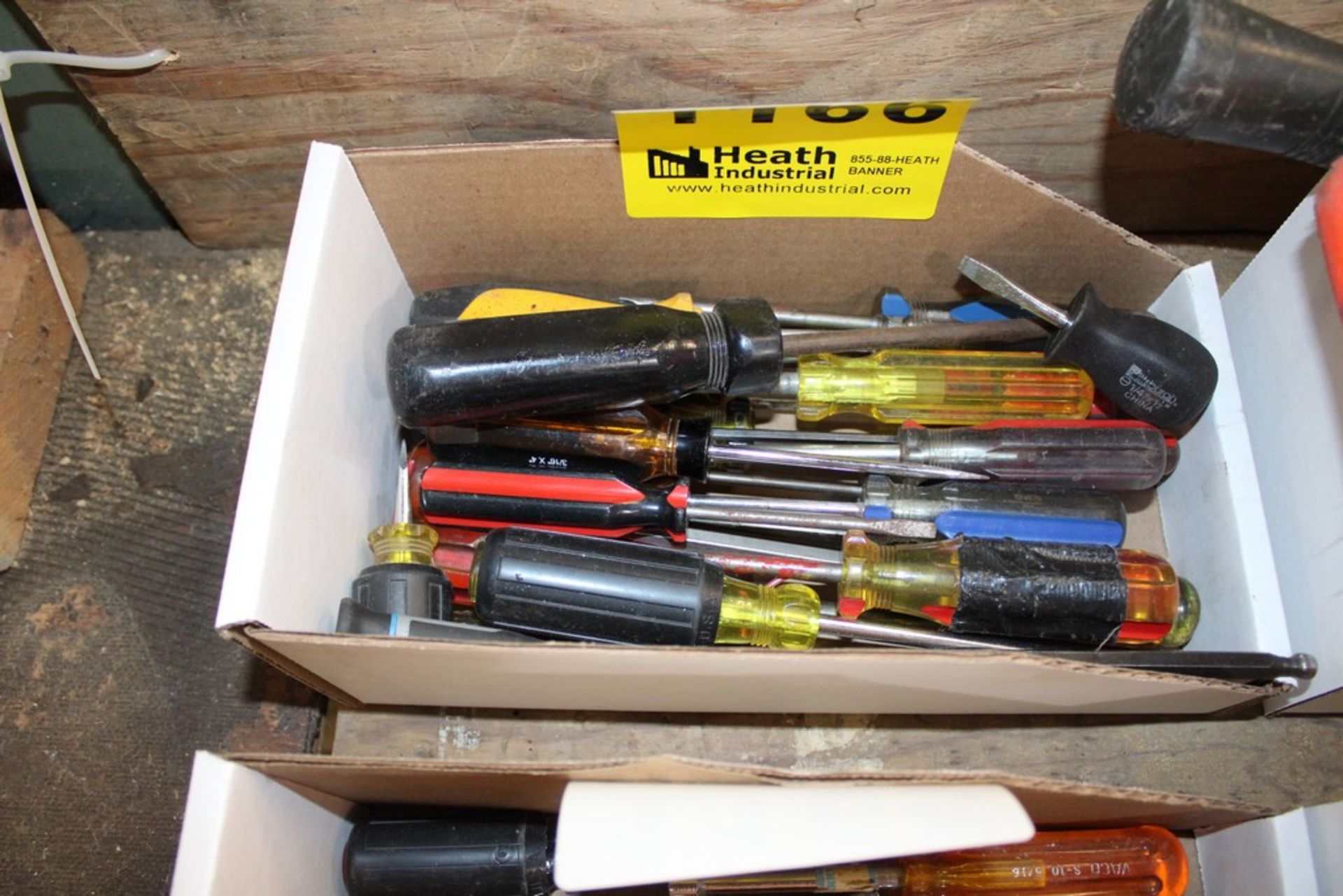 SCREWDRIVERS IN BOX