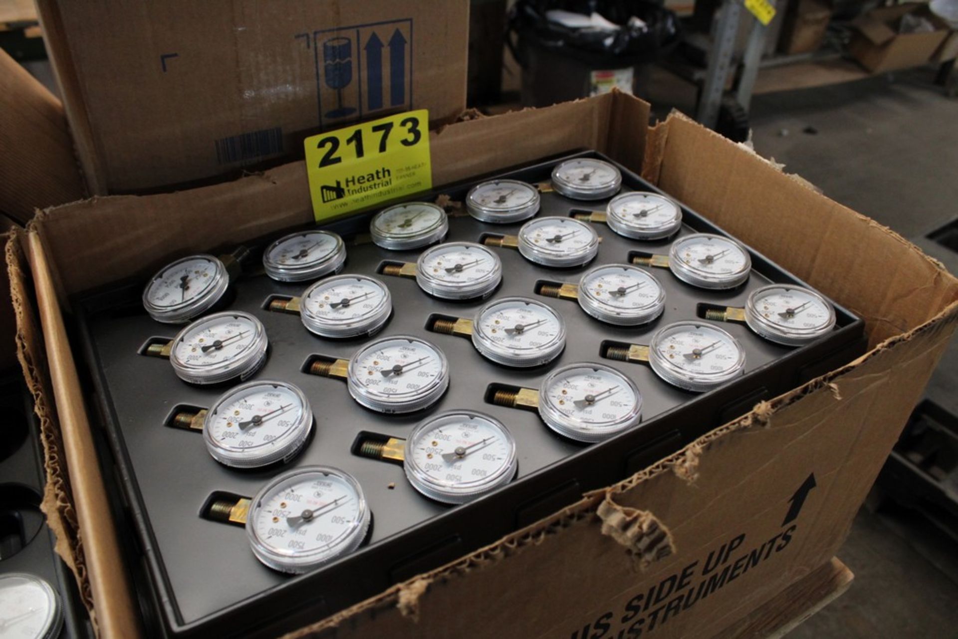 CASE OF WIKA 3000 PSI PRESSURE GAUGES