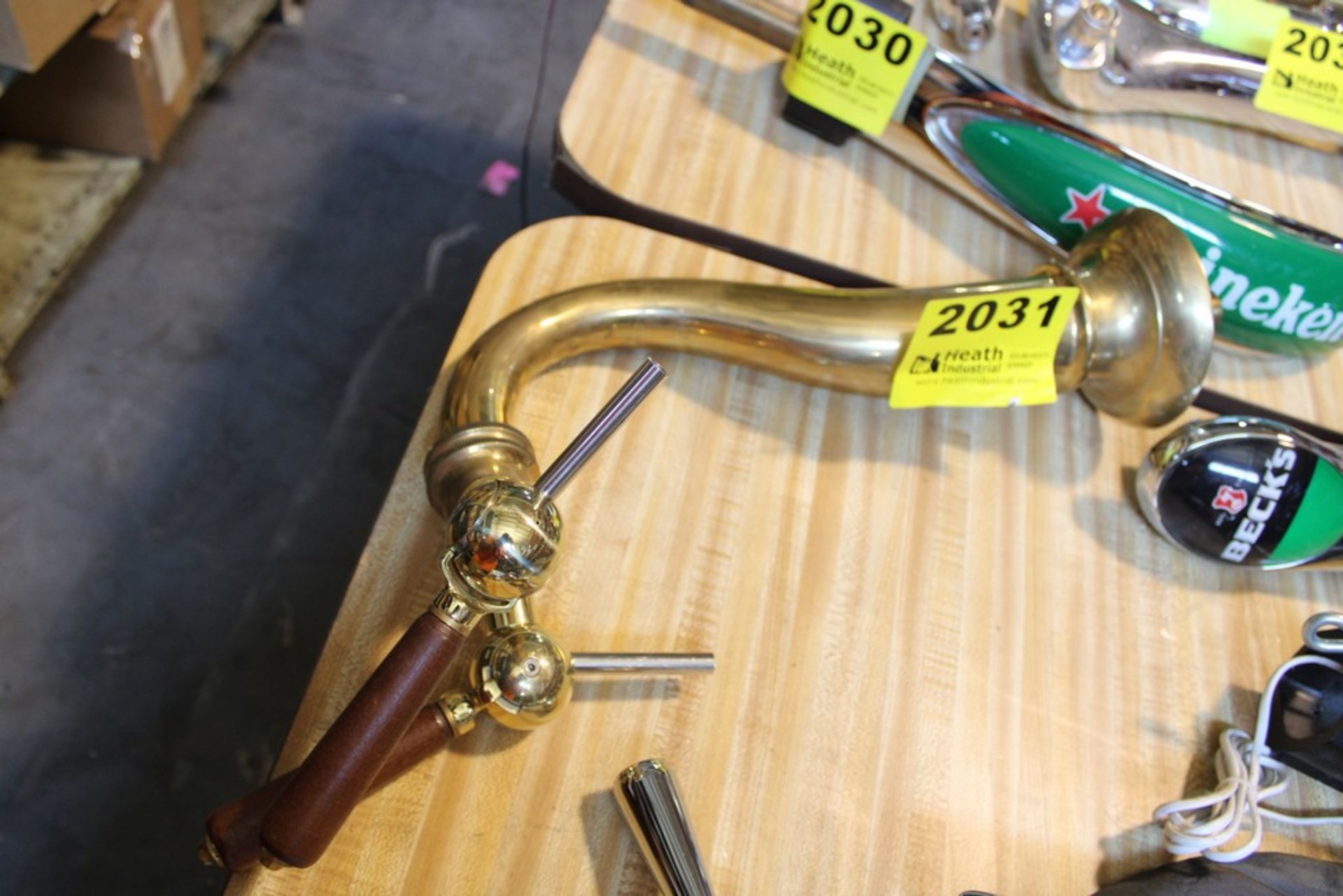 BRASS DUAL BAR TOP TAP DISPENSER